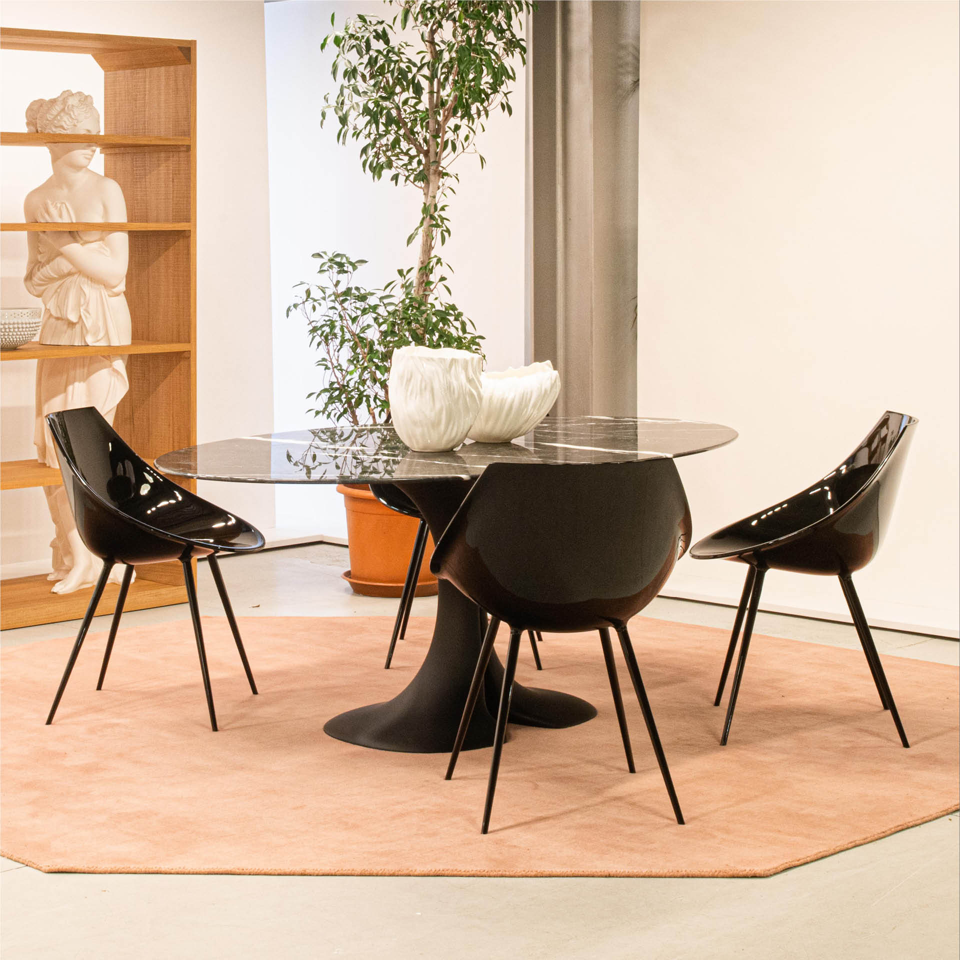 Chair lagò white leather with an aluminum base