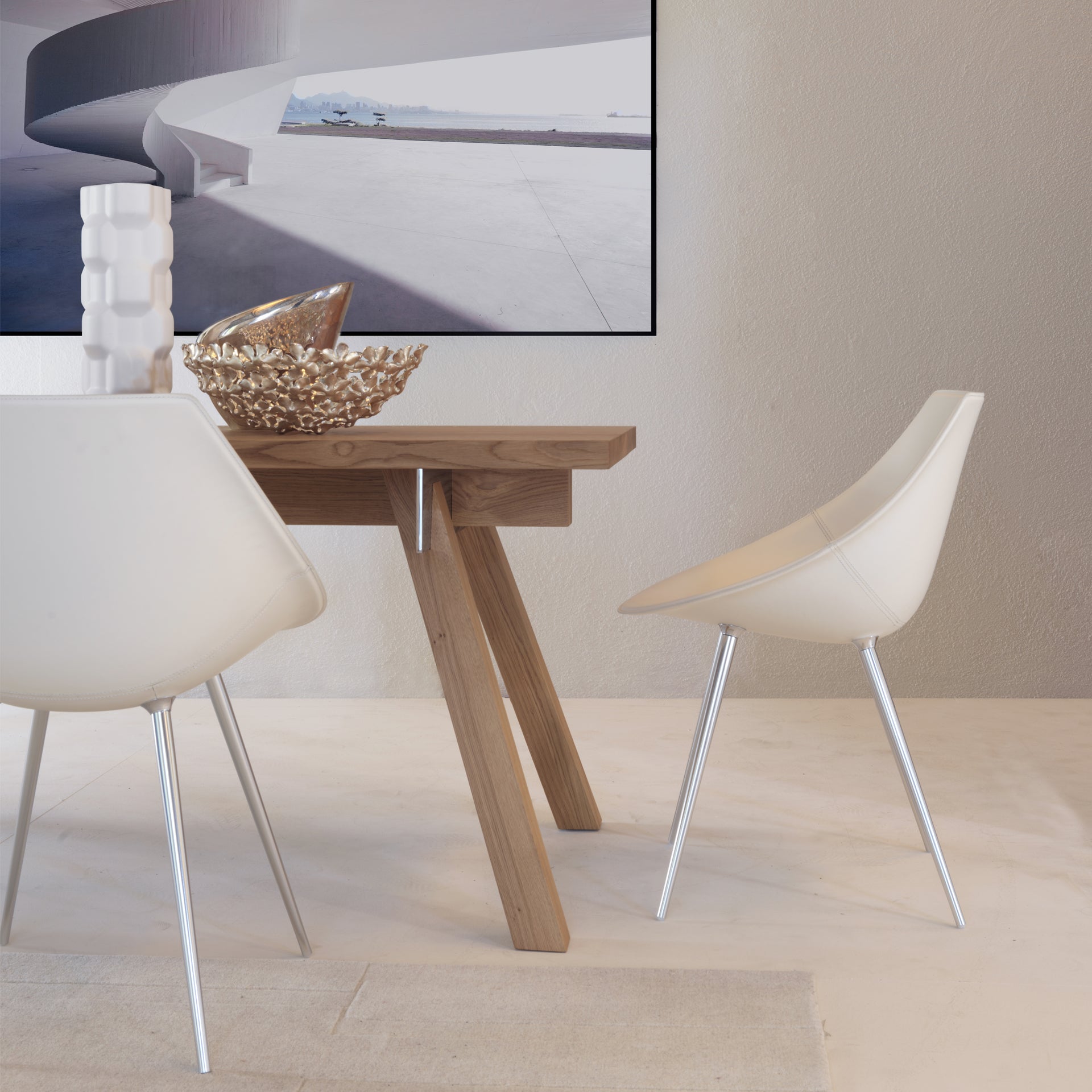 Chair lagò white leather with an aluminum base