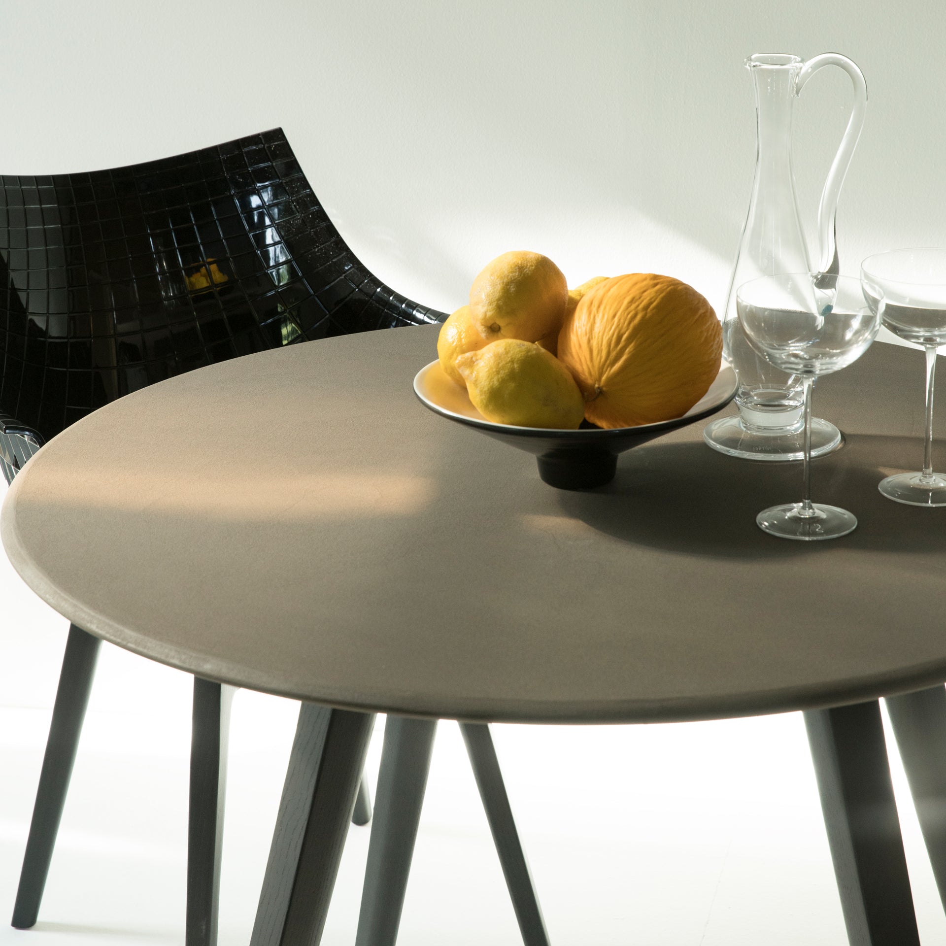 Transparent meridiana chair with a chrome base