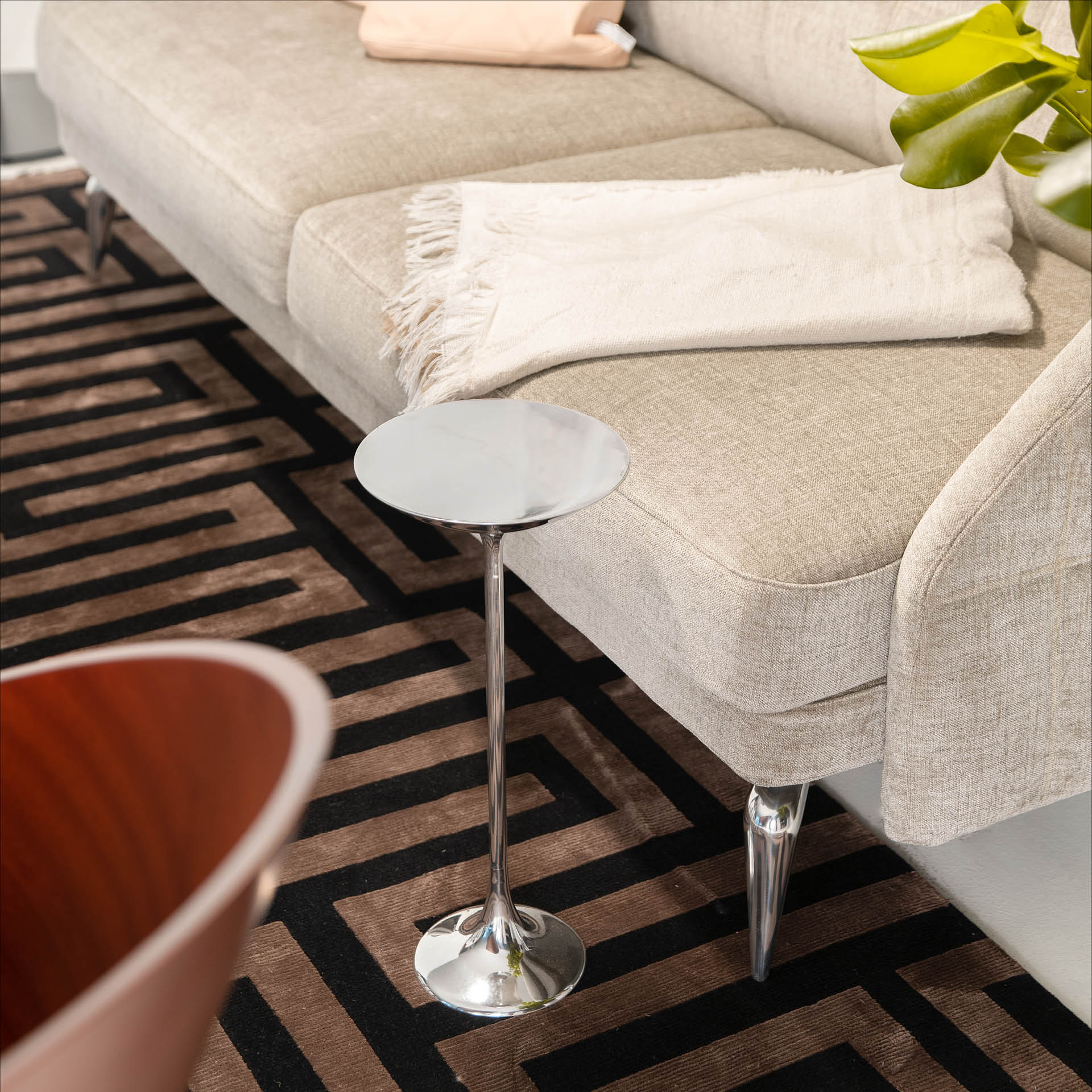 Pomocný stolek PING I stříbrný