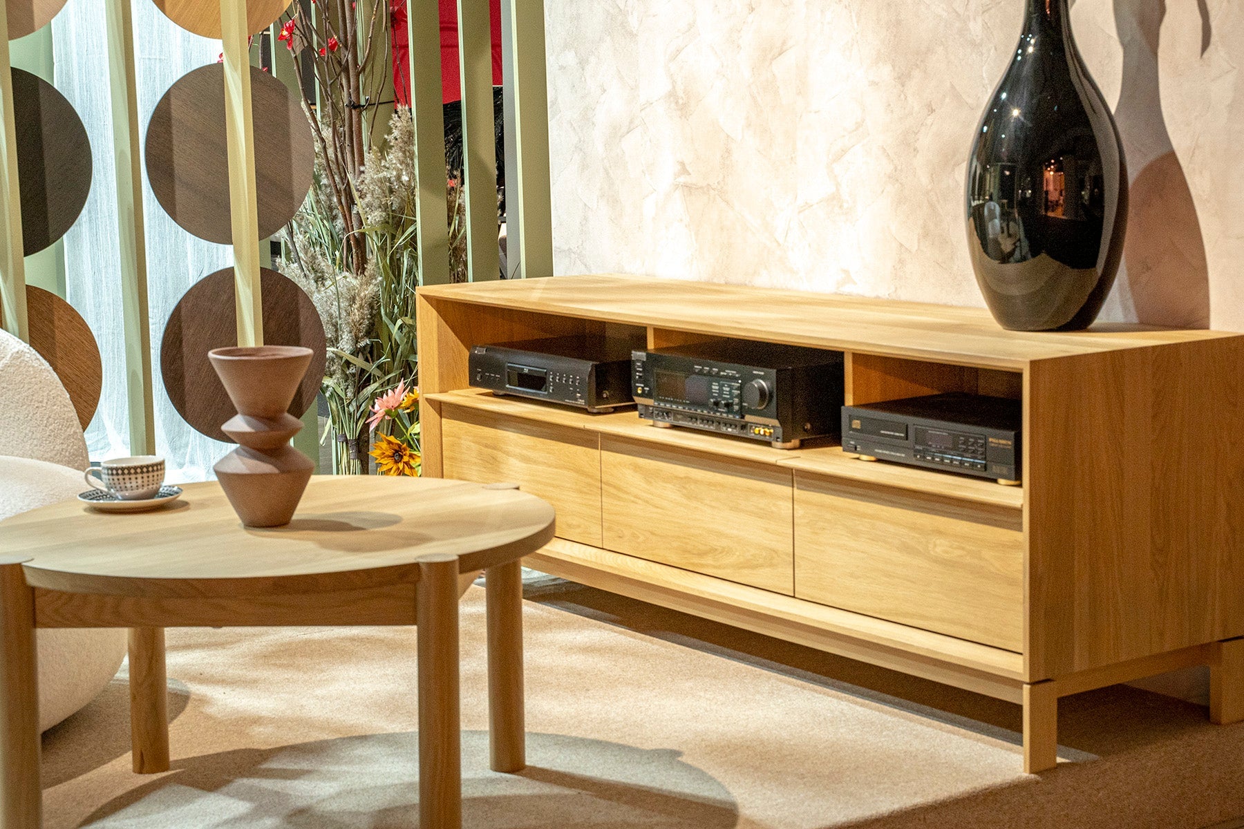 Televizní stolek MIZO z masivního dřeva