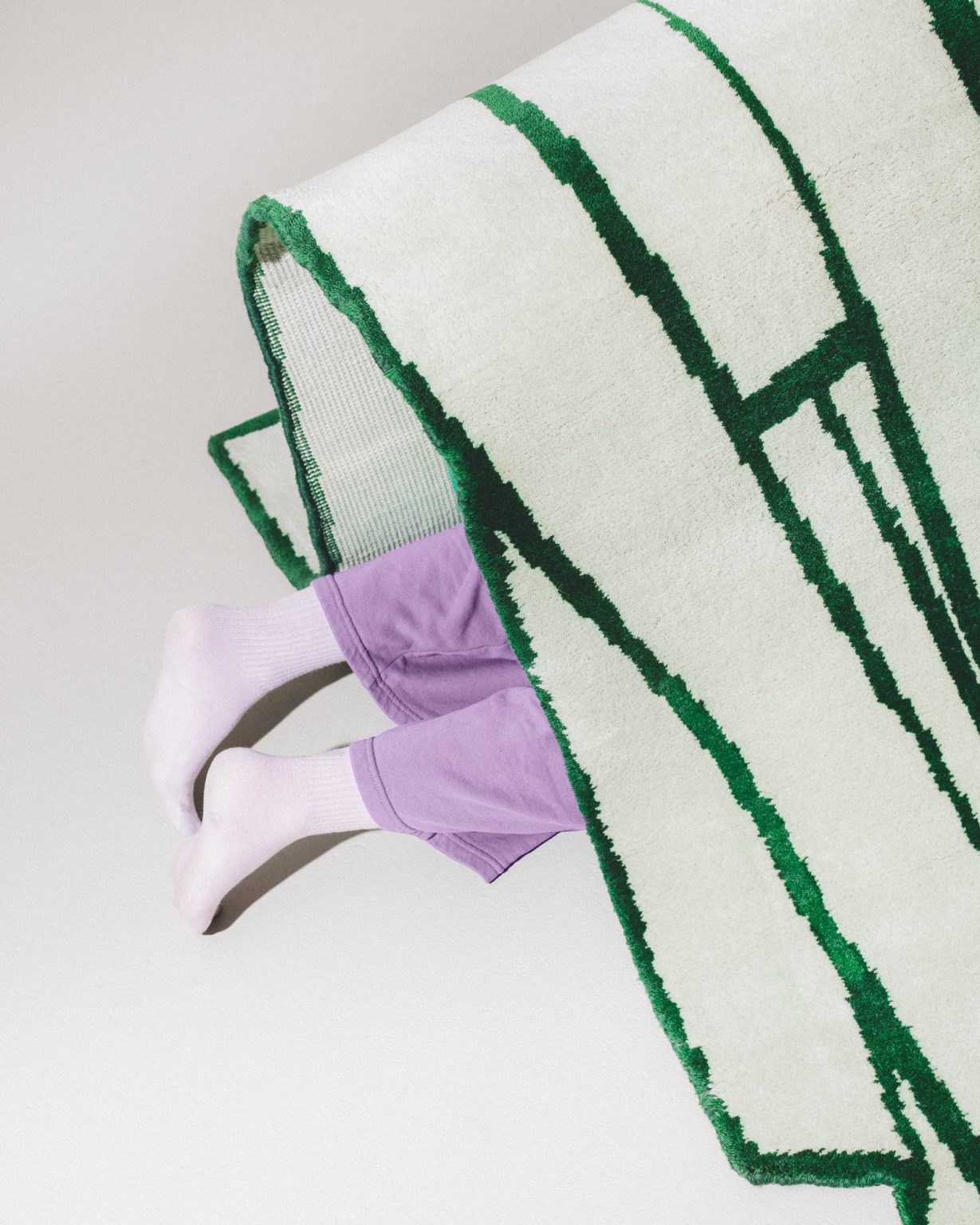 Asymetrický dekorativní koberec CONTOUR zelený