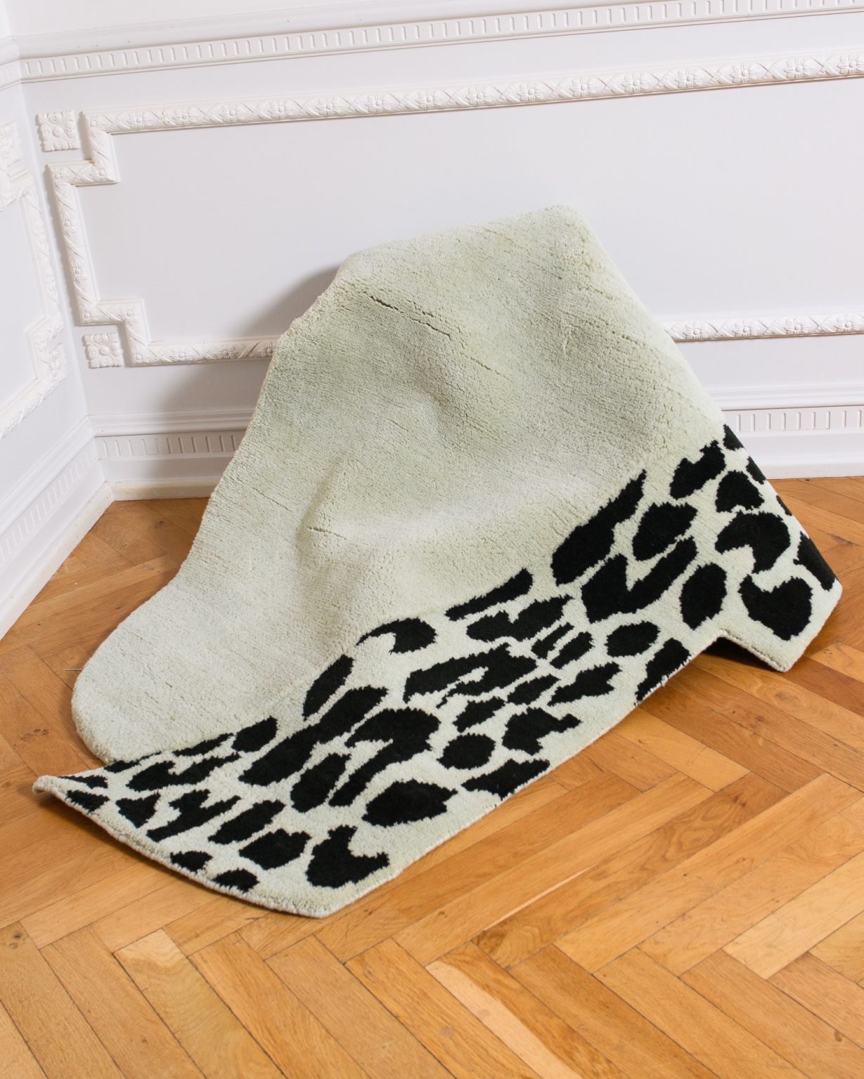 Wild Mist Asymmetrical Decorative Rug Green