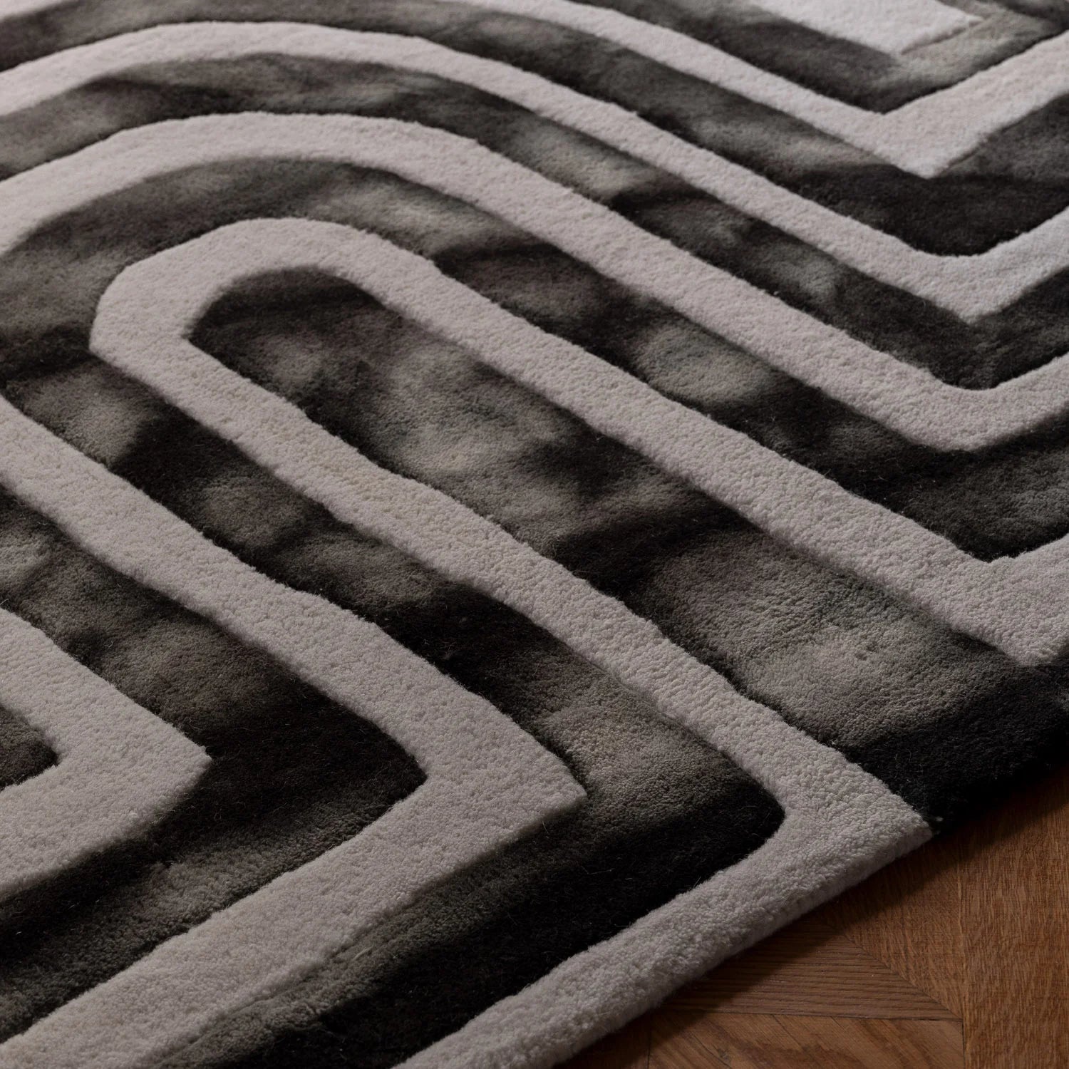 PSYCHEDELIC LABYRINTH rug black and white