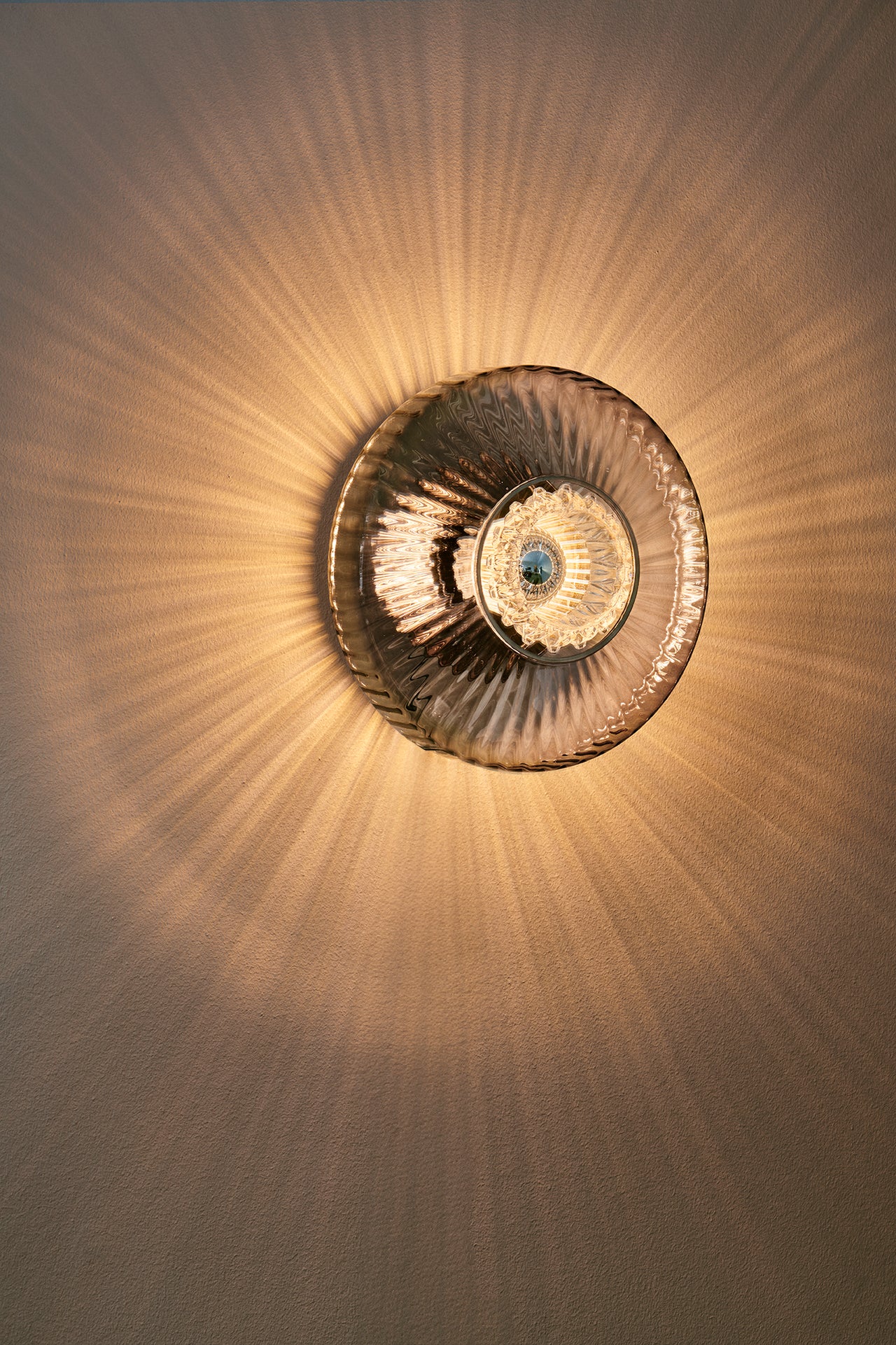 Nástěnné svítidlo NOVÁ VLNA OPTIC kouřové sklo