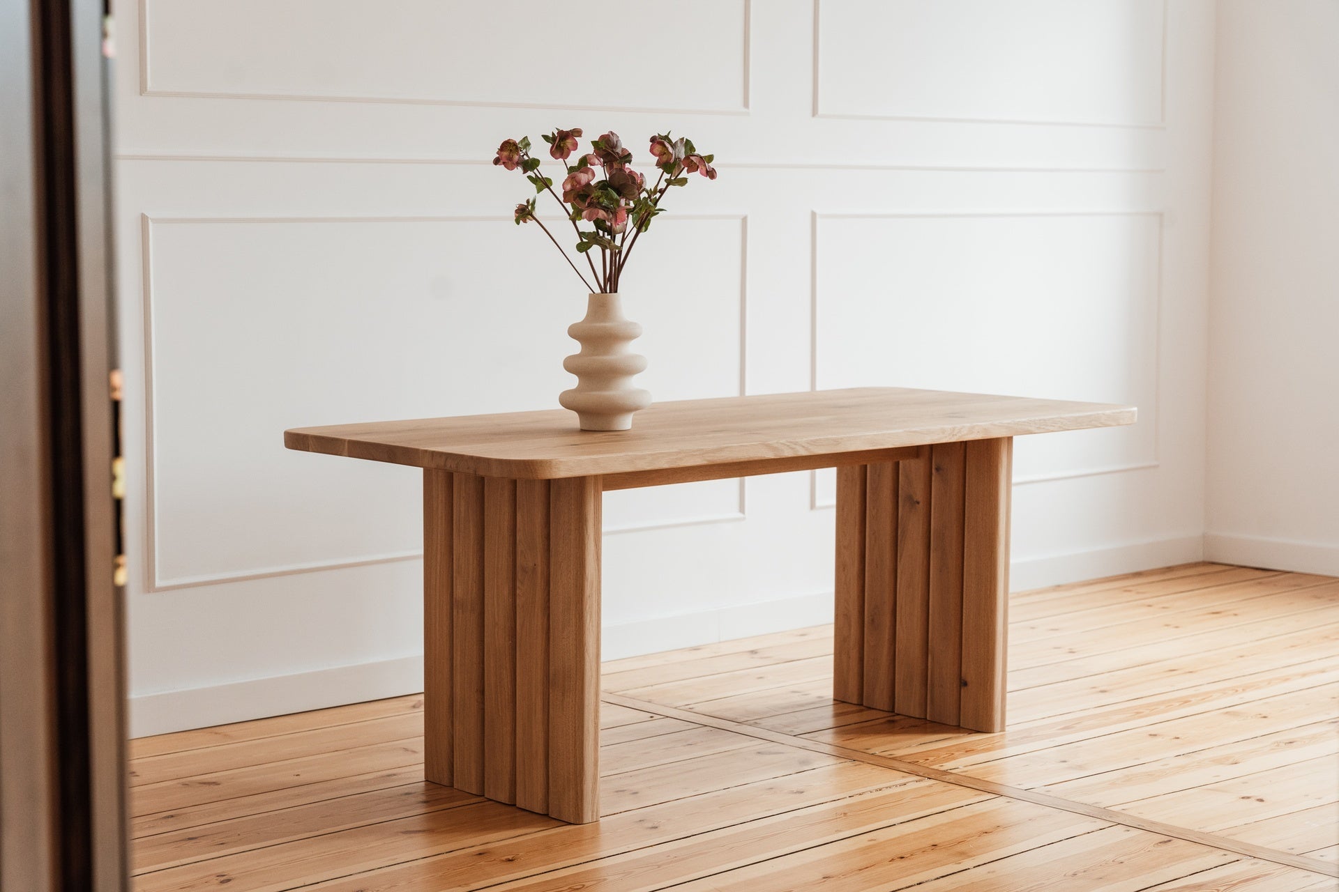 LEON Table in Oak Wood