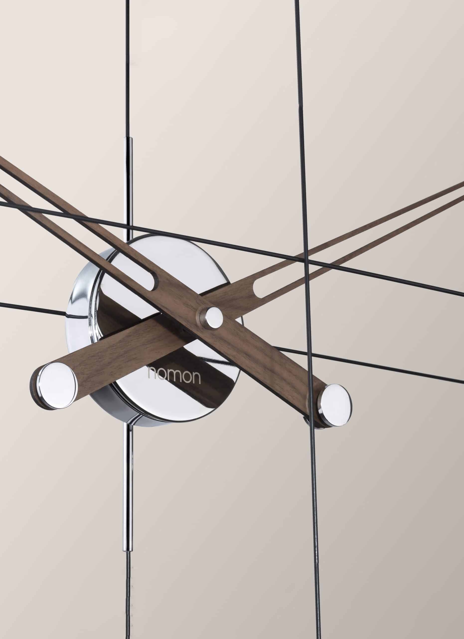 Nástěnné hodiny DELMORI ořechové dřevo s černou a chromem