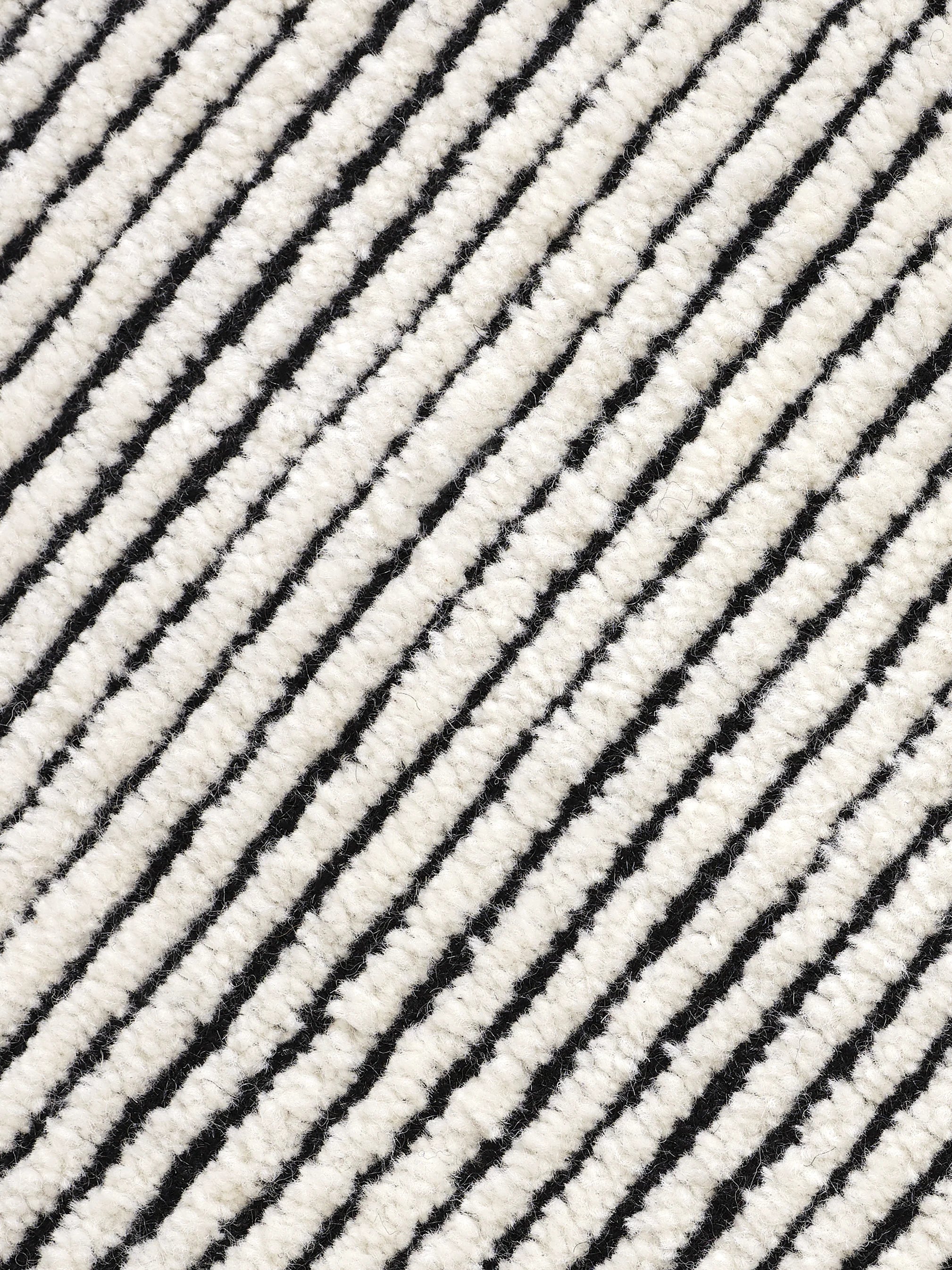 DISC rug black with white