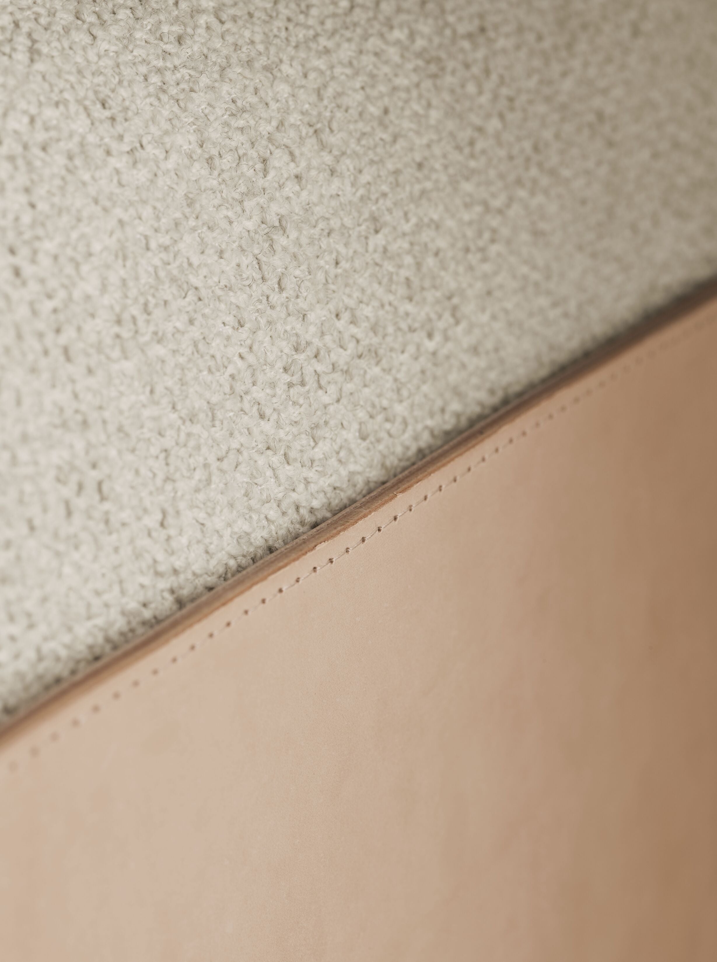 DIVE armchair natural leather with whitened base