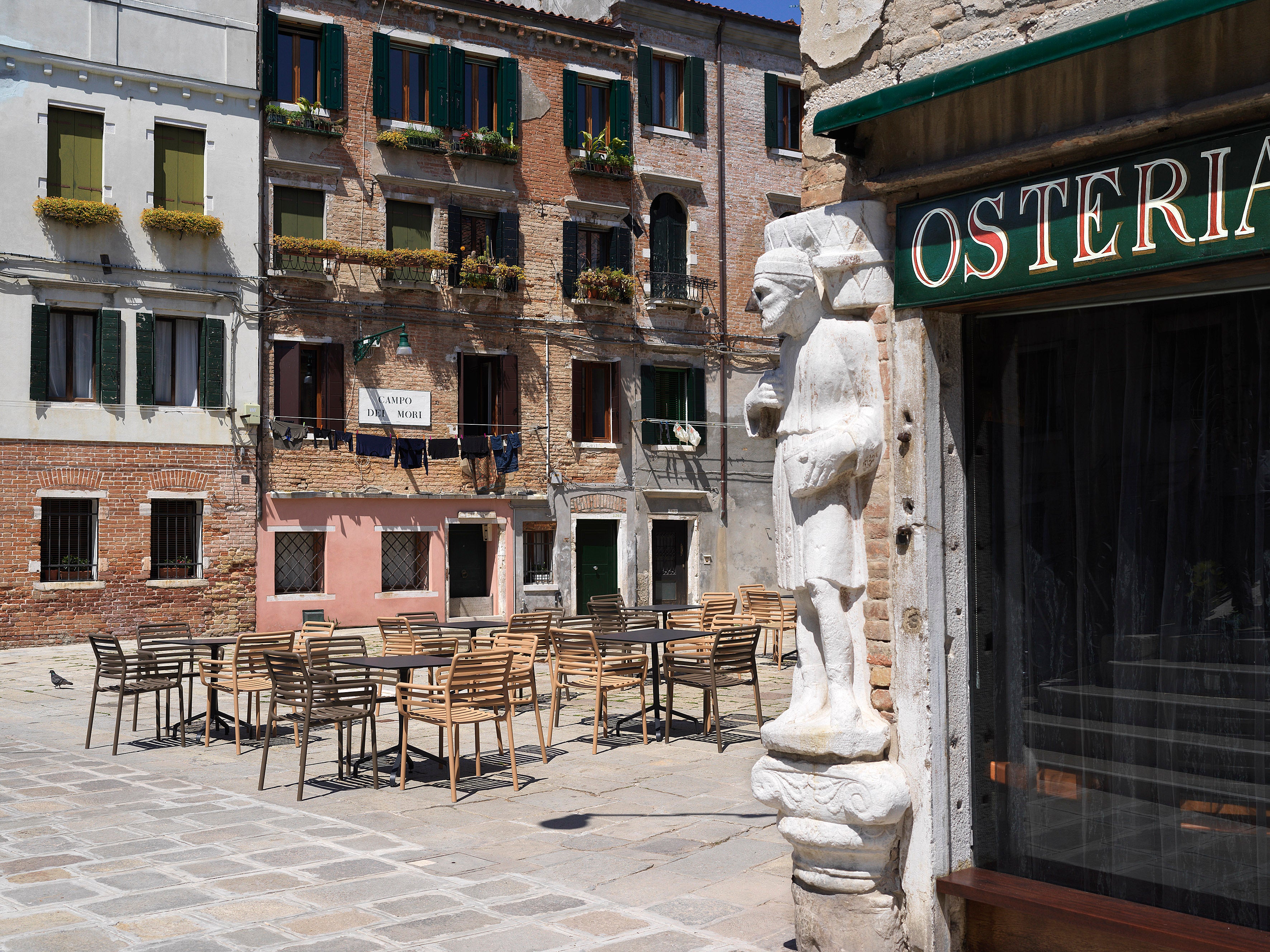 Venkovní křeslo s opěrkami DOGA cappuccino