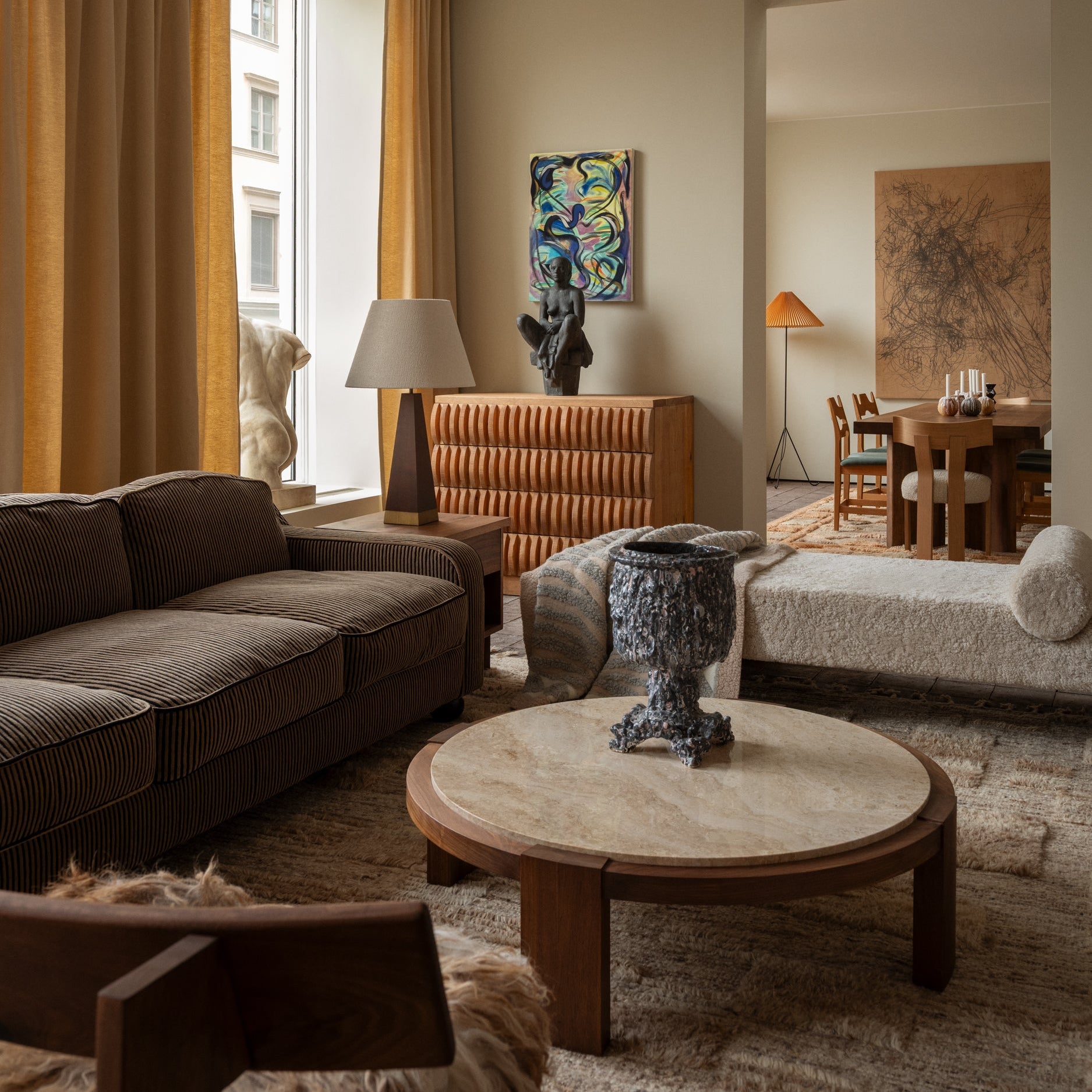 Stolik kawowy DEAN trawertyn z drewnianą podstawą