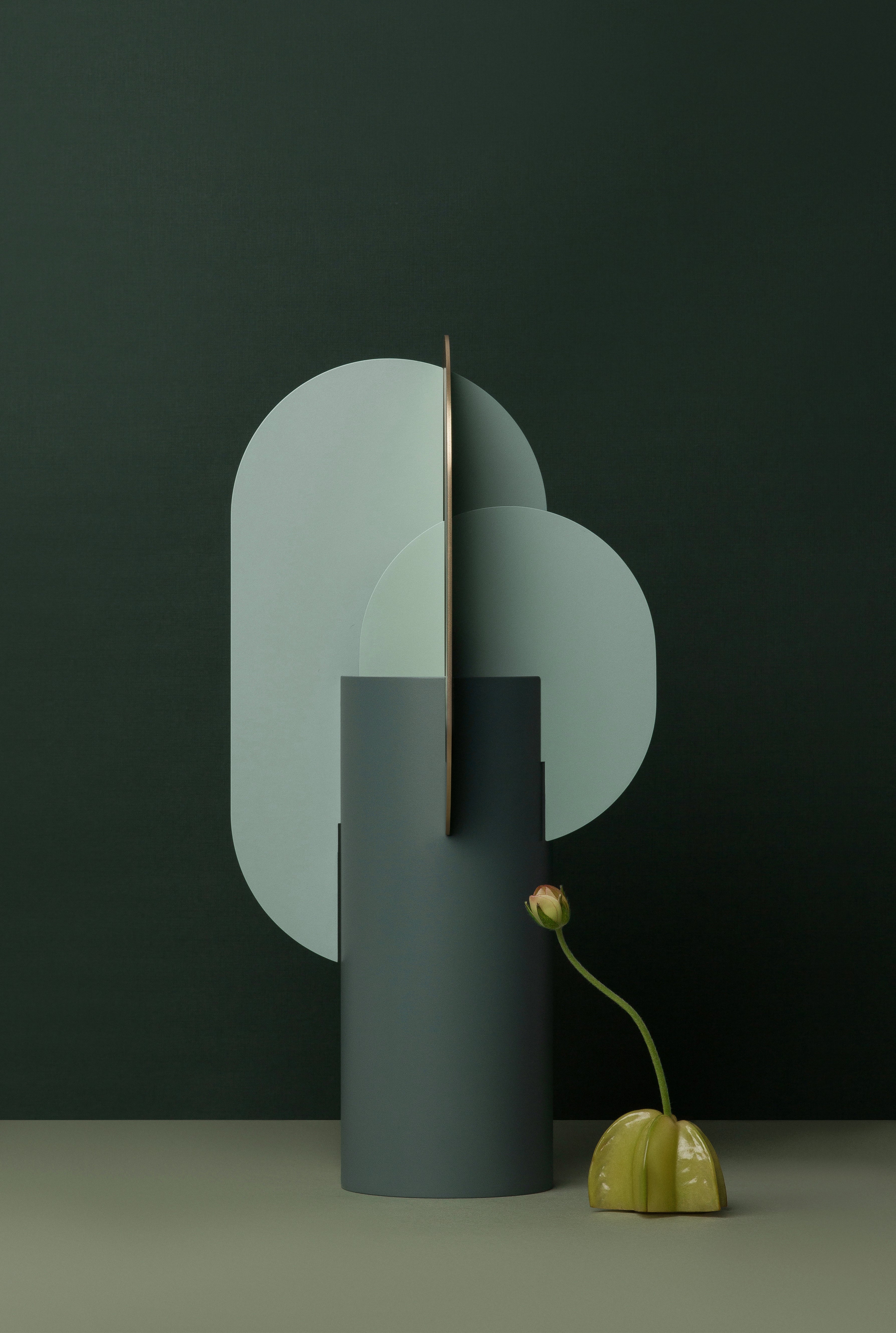 Váza EKSTER zelená s mosazným detailem