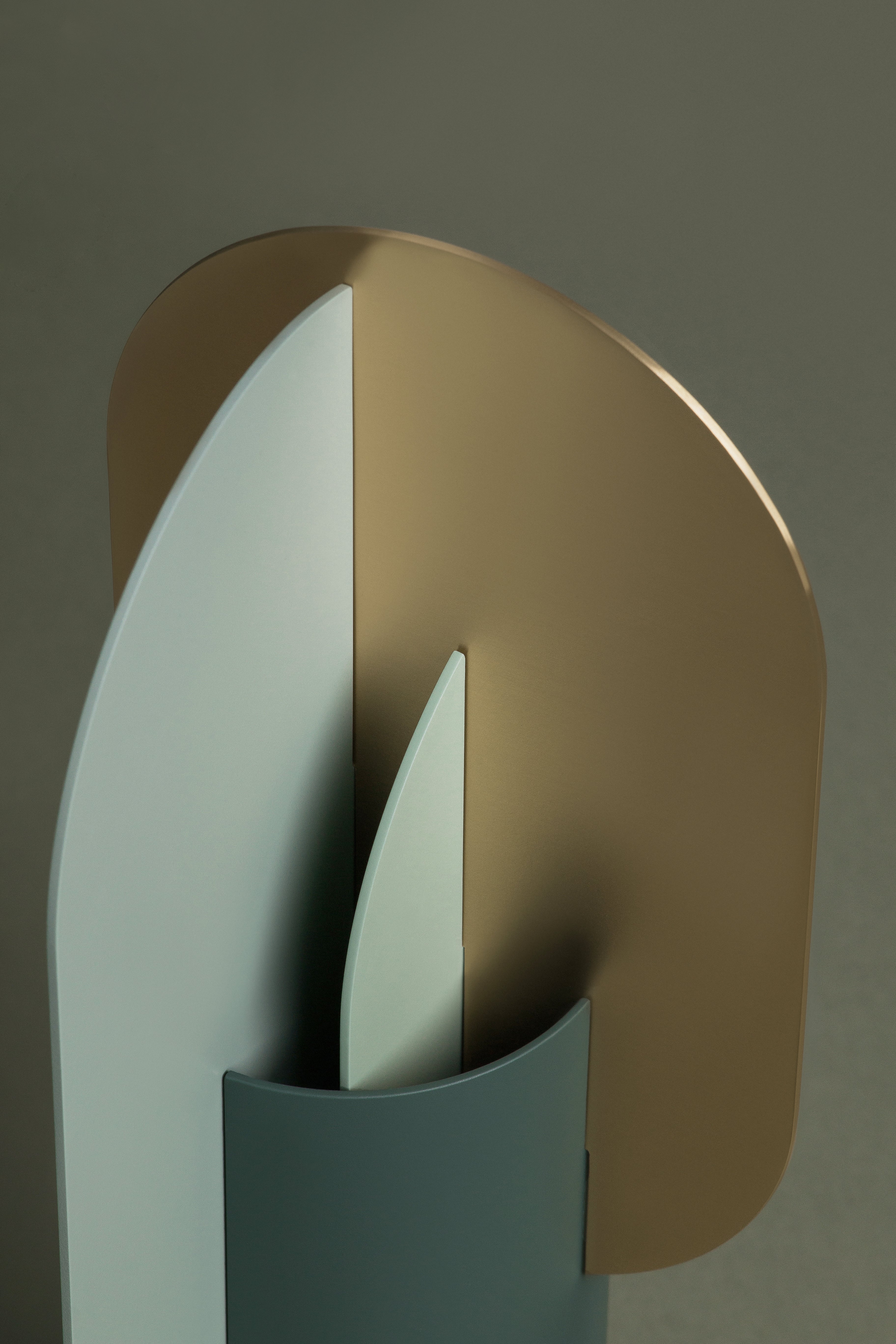 Váza EKSTER zelená s mosazným detailem