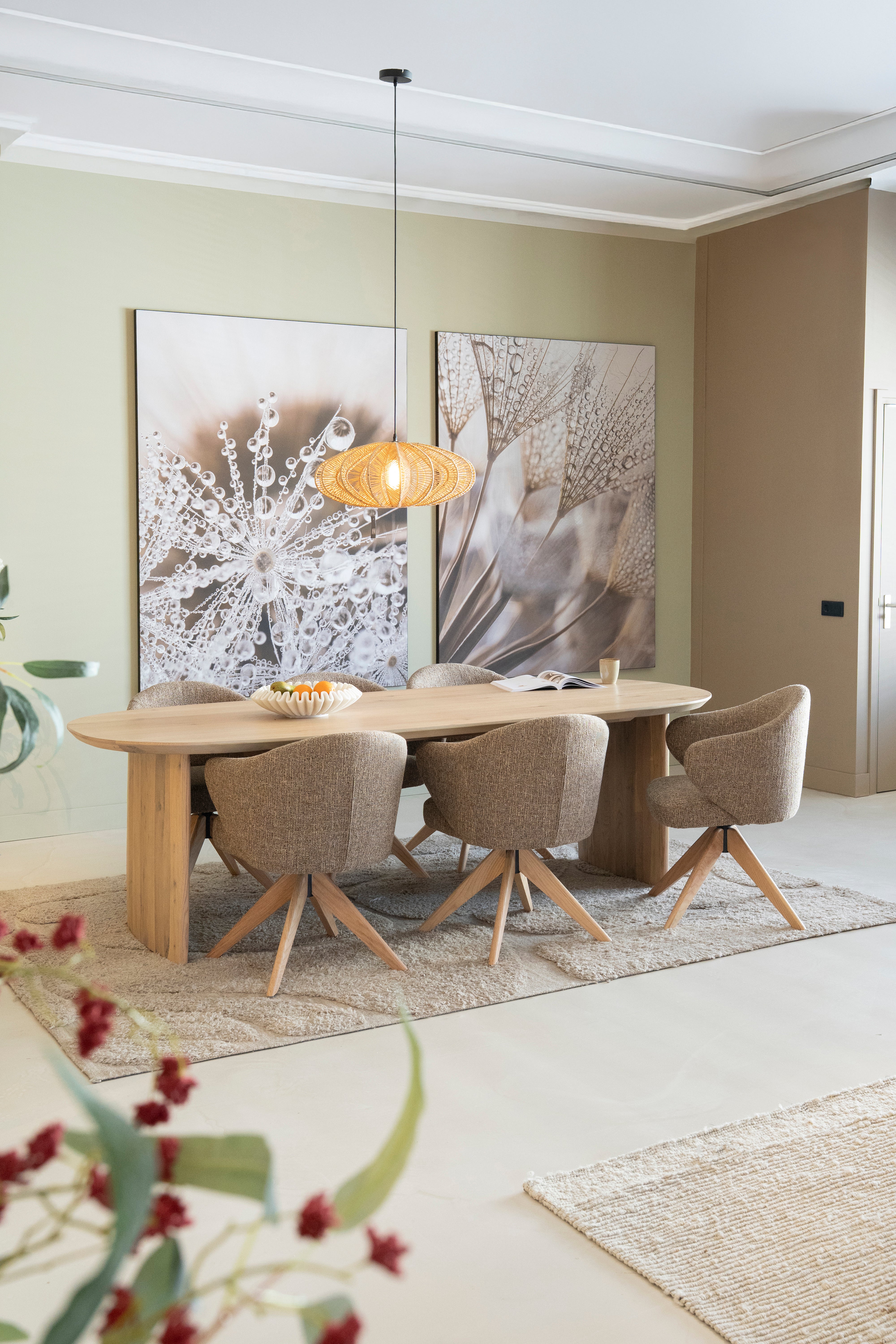 Oválný stůl DEX z dubového dřeva