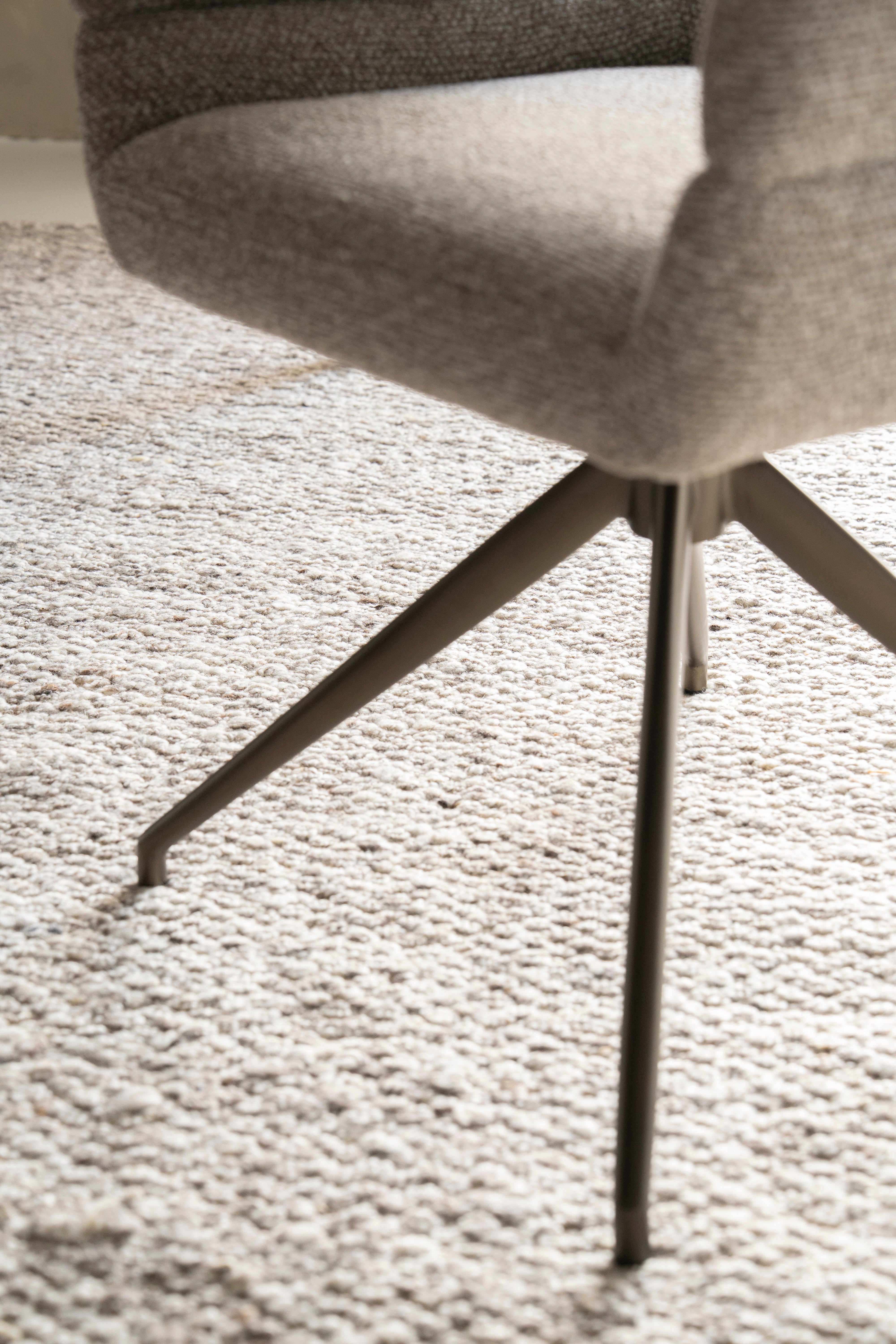 Krzesło obrotowe HAILEY taupe z ciemnobrązową podstawą