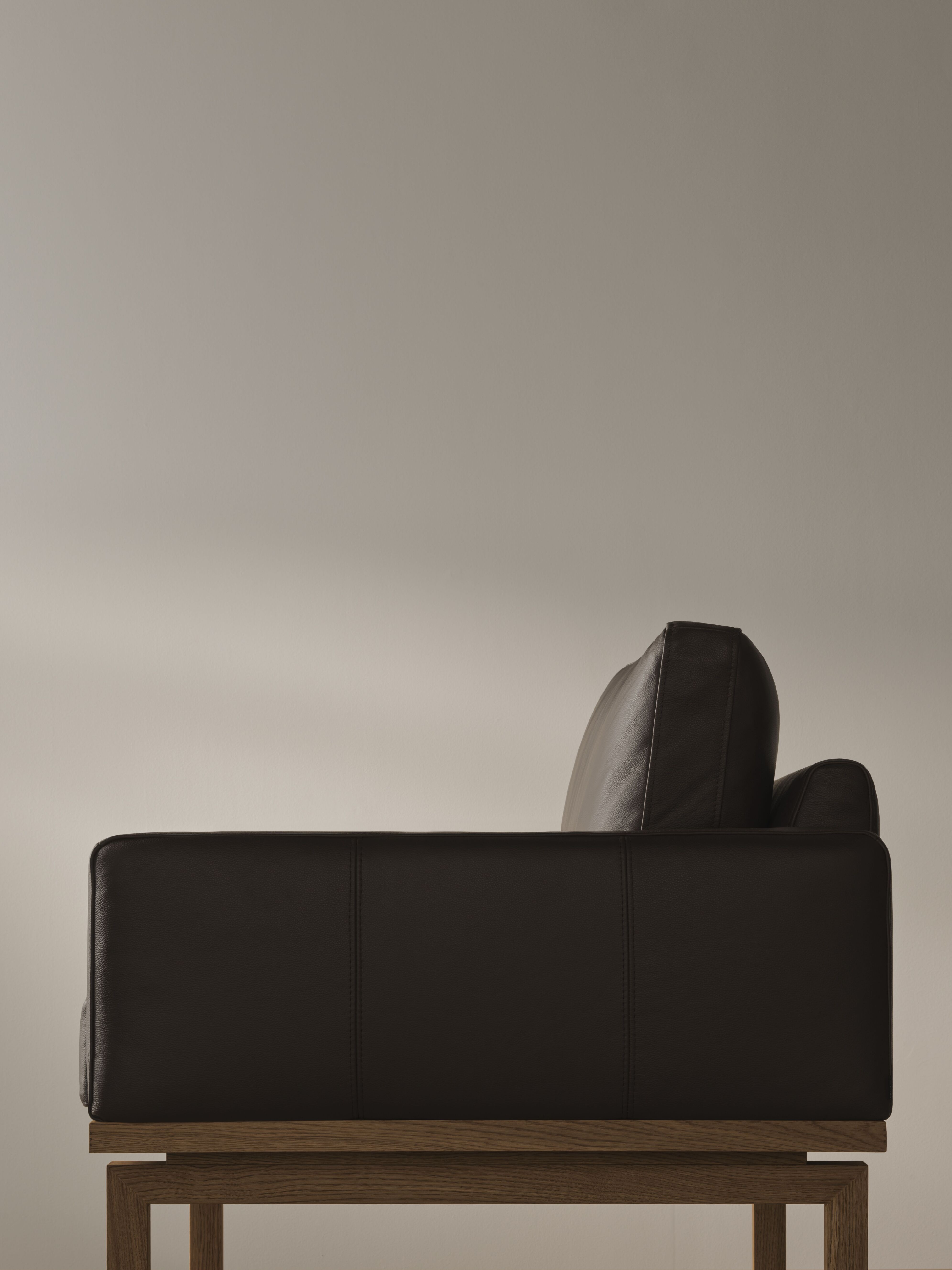 Křeslo ELTON s podstavou z běleného dubového dřeva