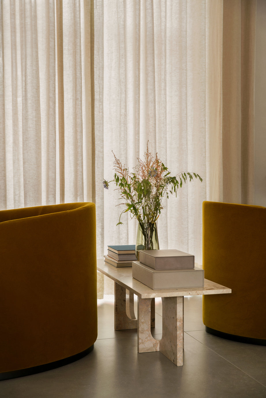 Konferenční stolek ANDROGYNE béžový mramor