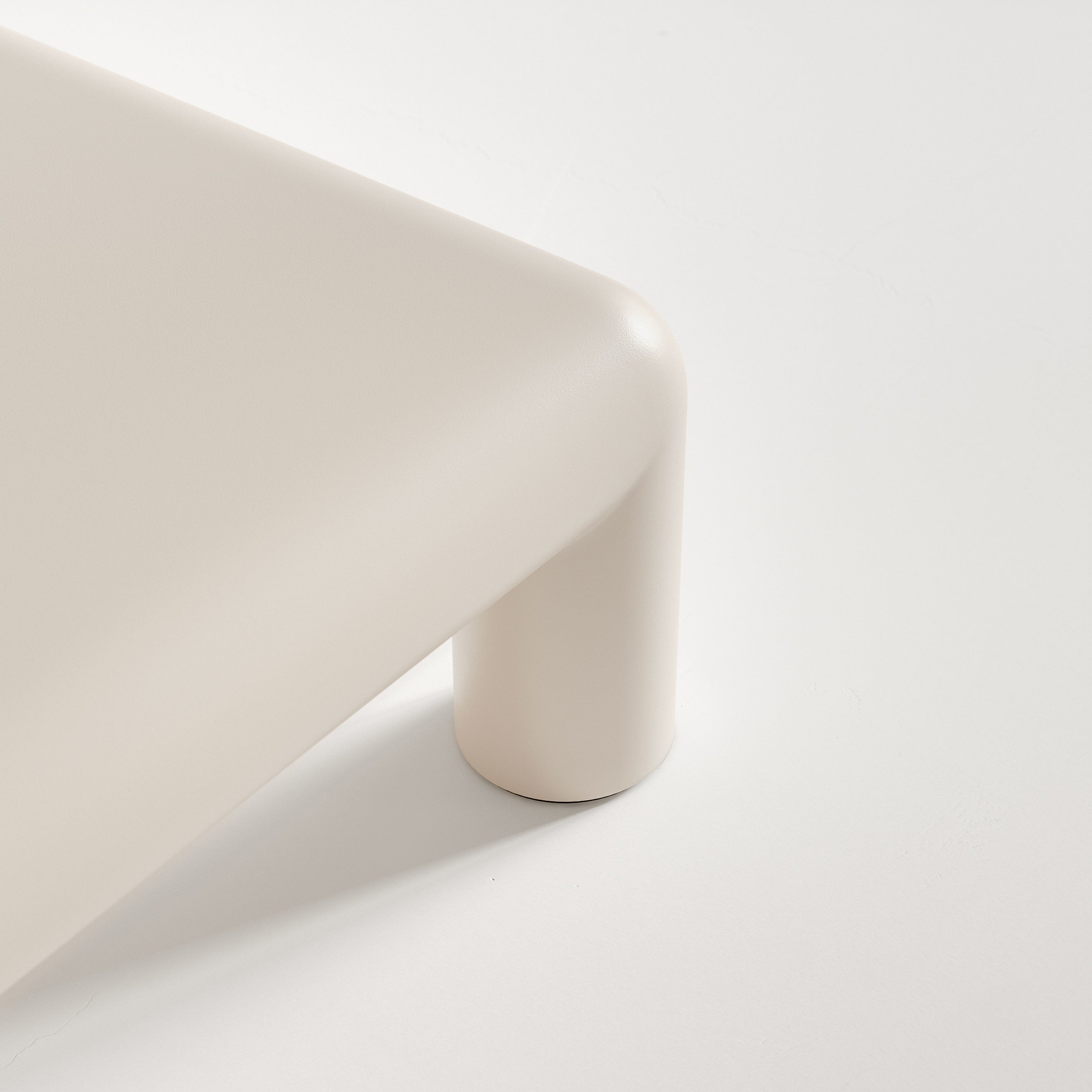 Stolik boczny CUBIO jasnobeżowy