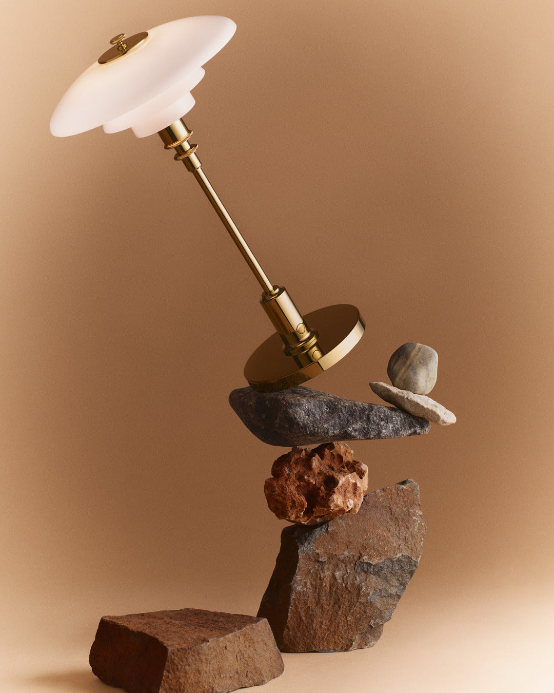 Přenosná lampa PH 2/1 bílá s mosazným podstavcem