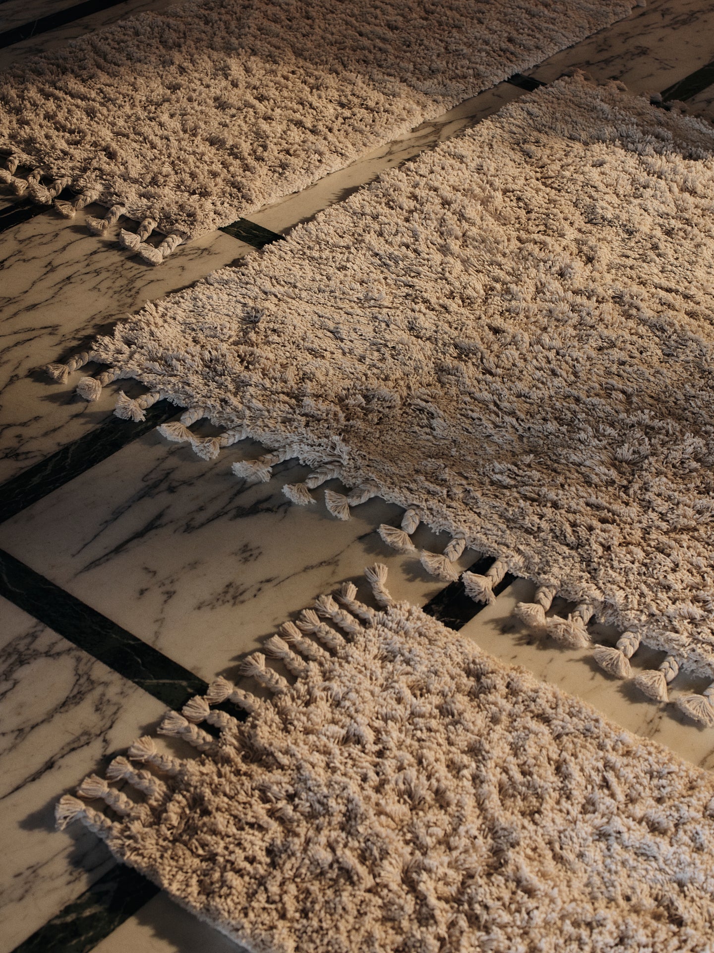 Dywanik łazienkowy AMASS LONG PILE beżowy z długim włosiem