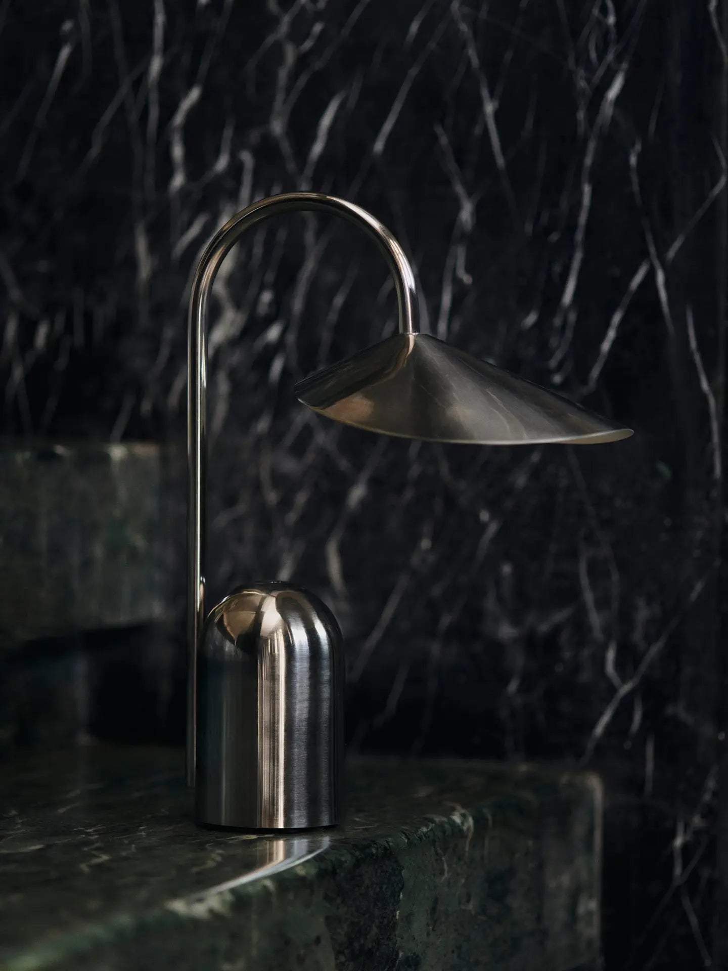 Lampa przenośna ARUM stalowy – styl nowoczesny