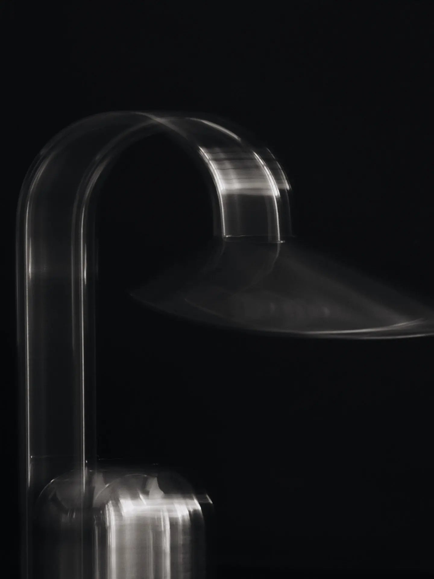Lampa przenośna ARUM stalowy, marka ferm LIVING