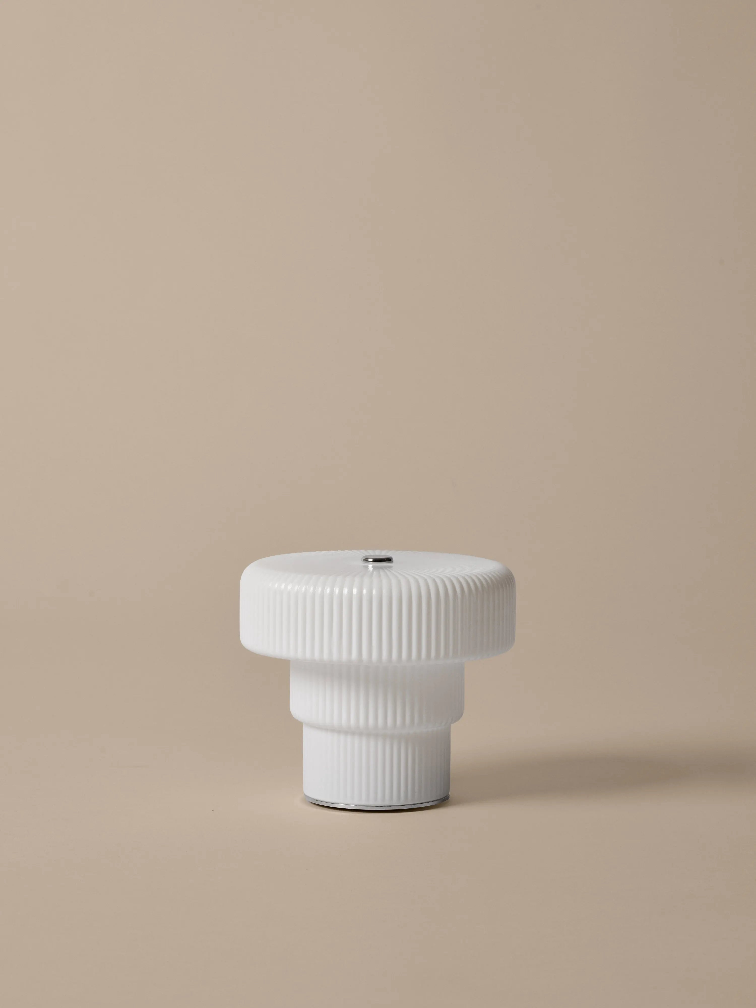 Lampa przenośna RIPPLE biały – styl nowoczesny