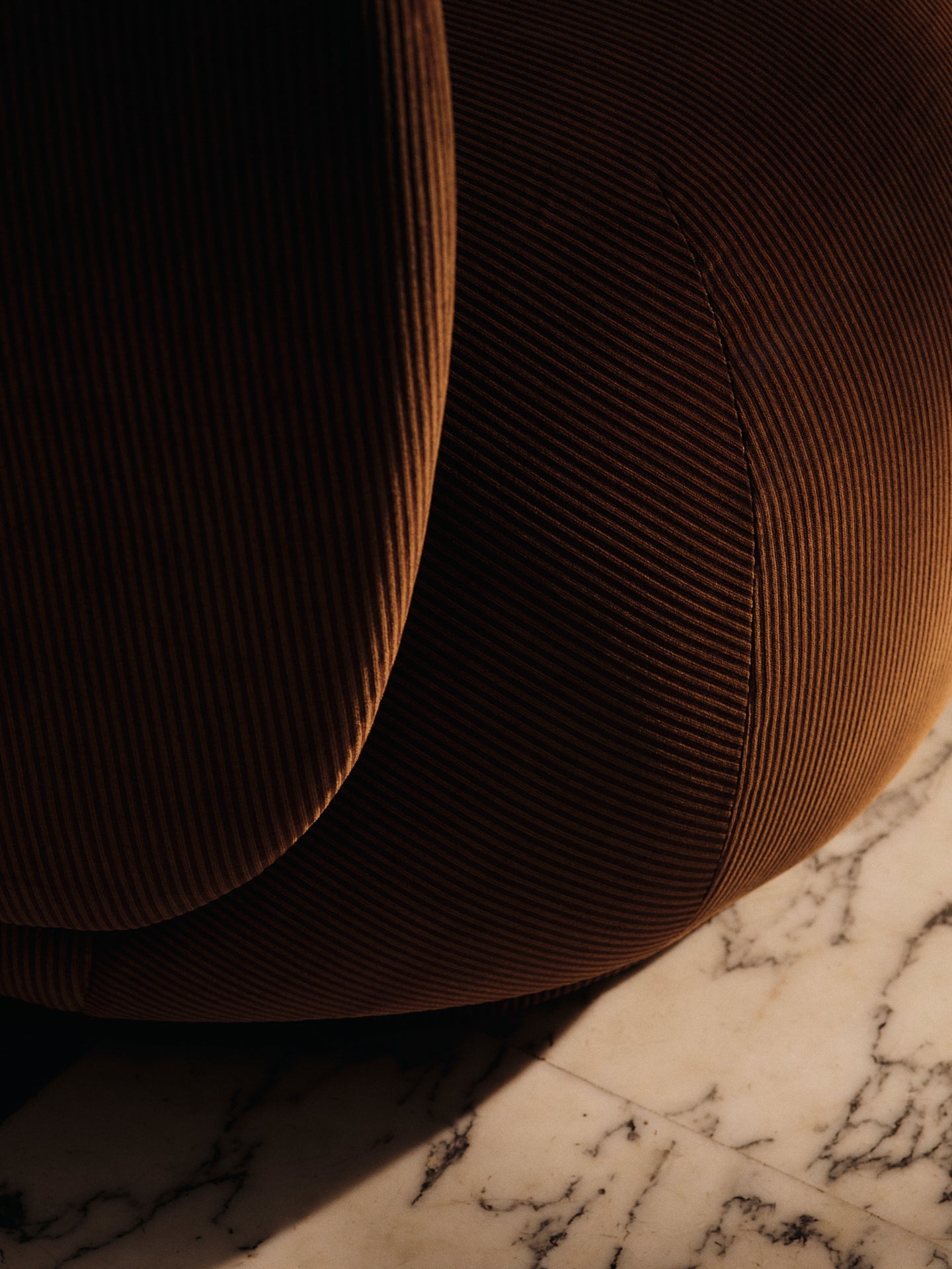 Křeslo RICO LOUNGE Devoré Velvet rezavé