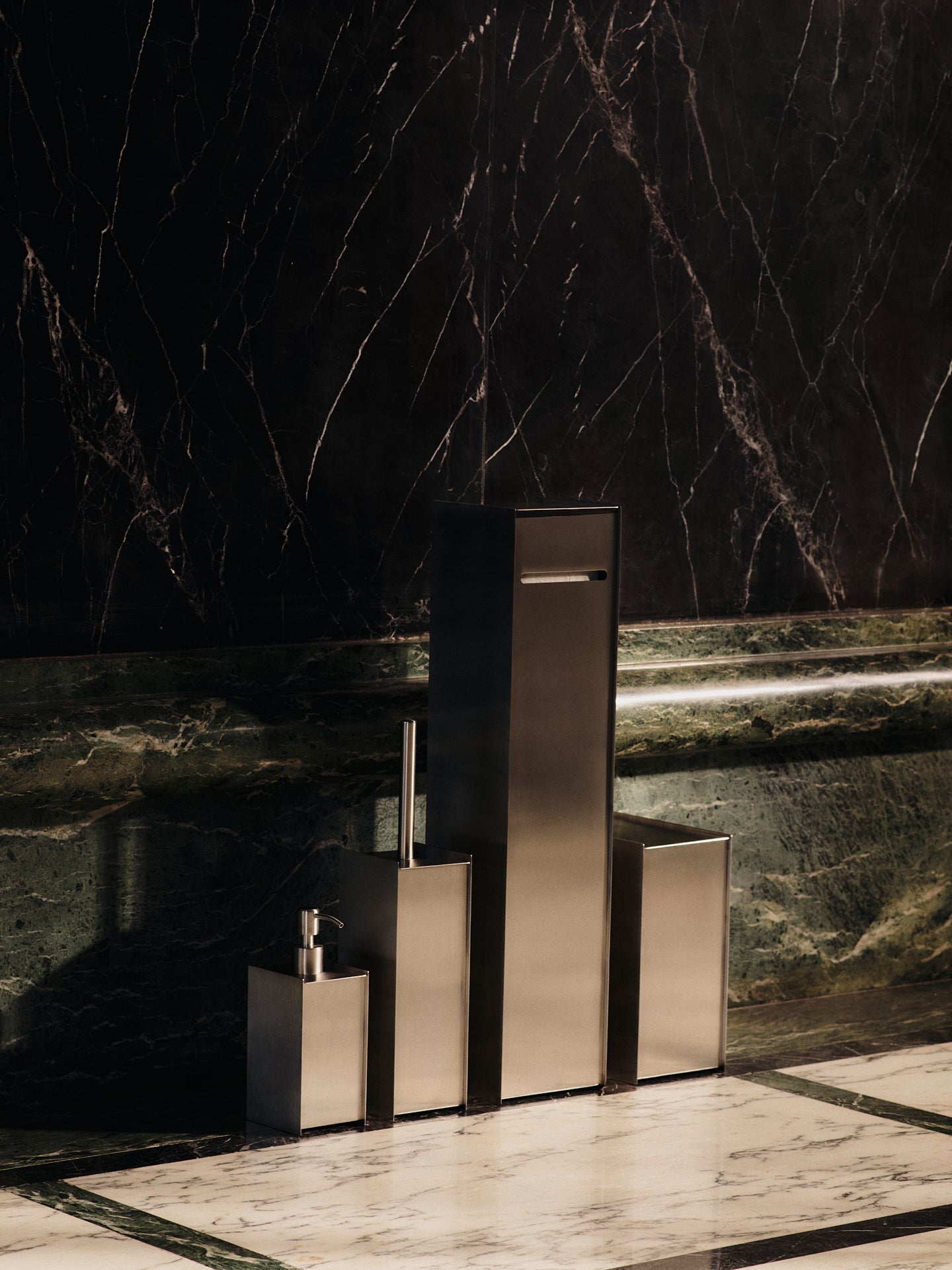 Stojan na toaletní papír SAMA kartáčovaný nerez