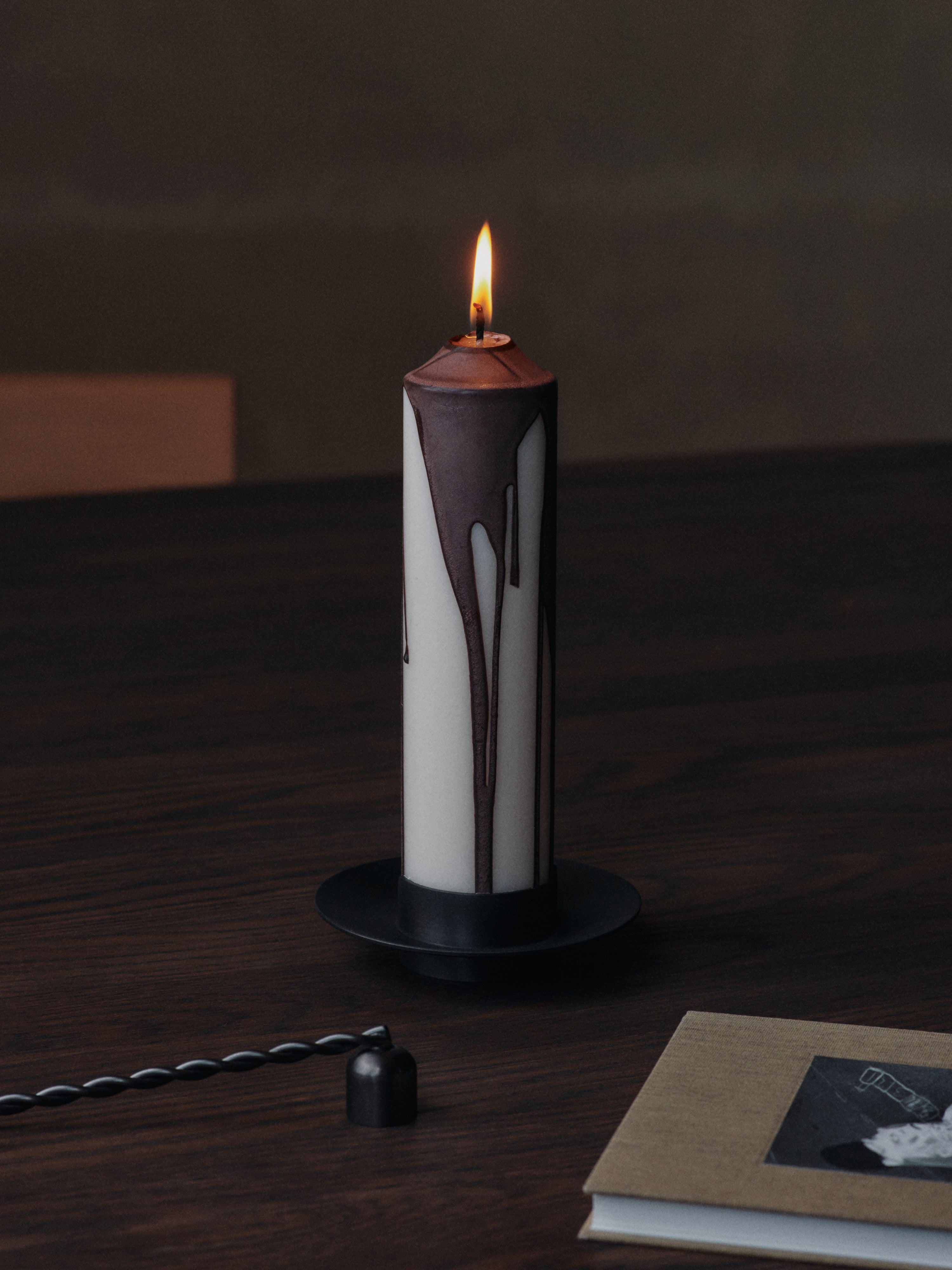 Svíčka DRYP béžová s hnědou