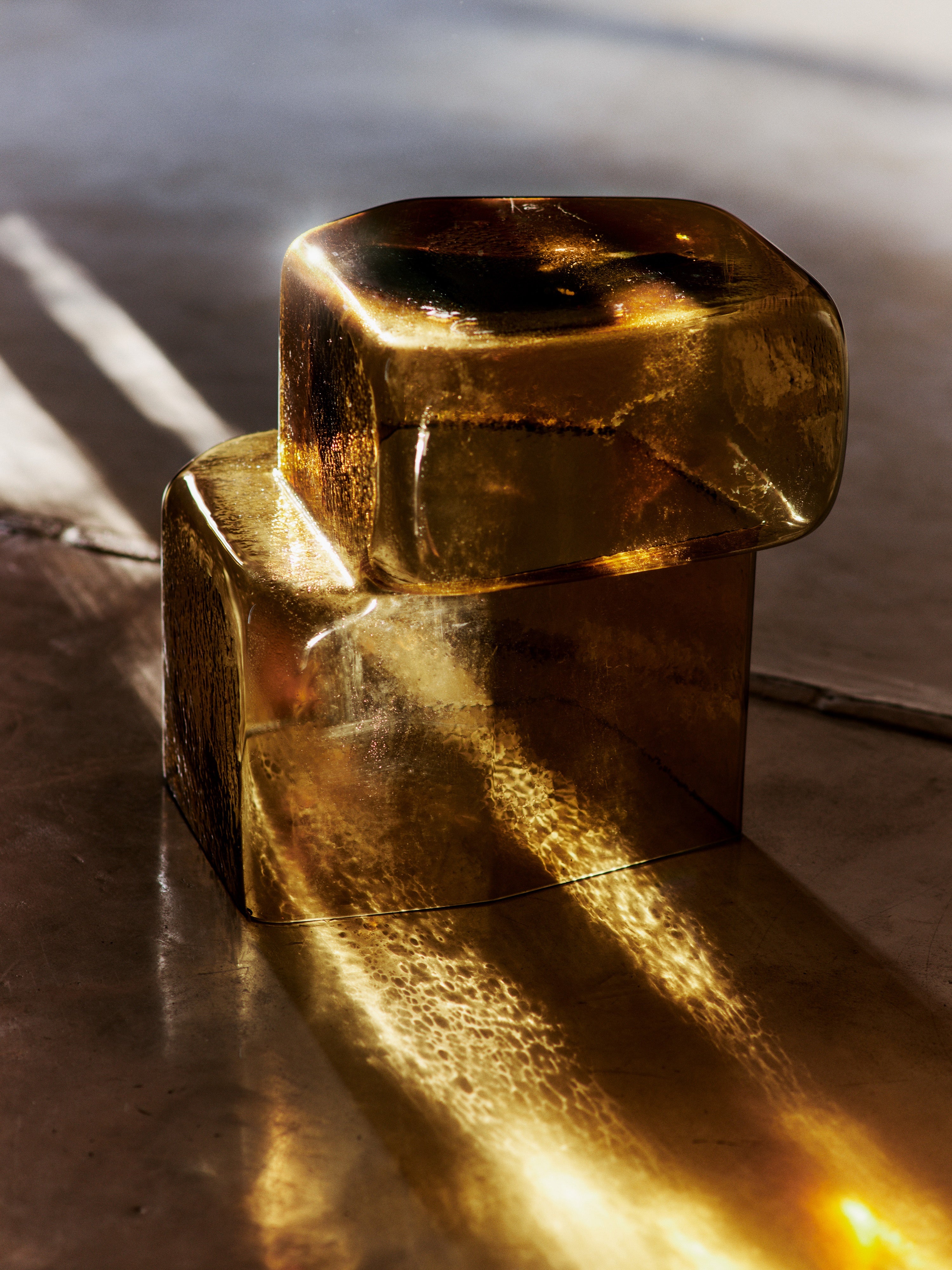 Amber OSCIL Glass Table