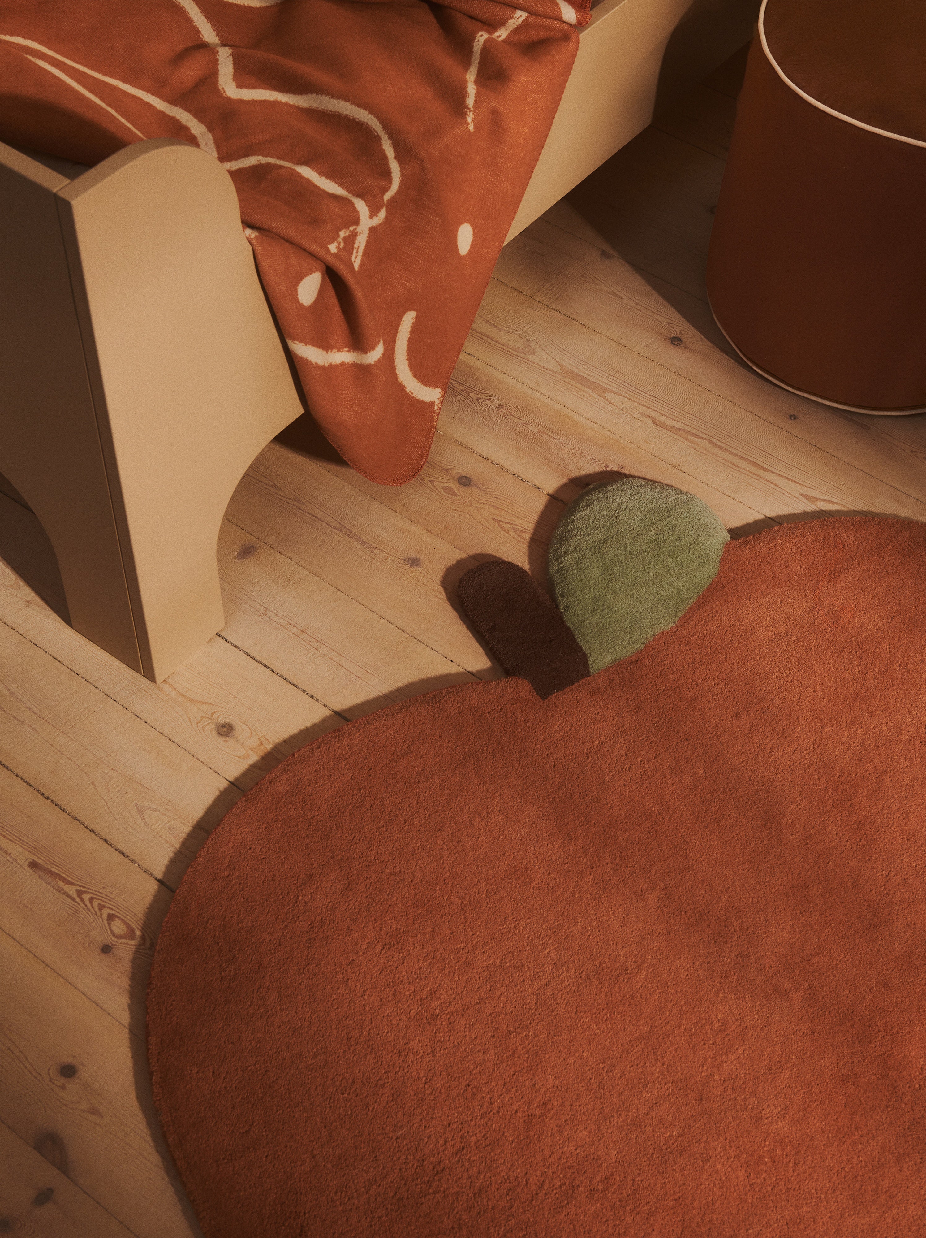 Children's rug APPLE brick with green