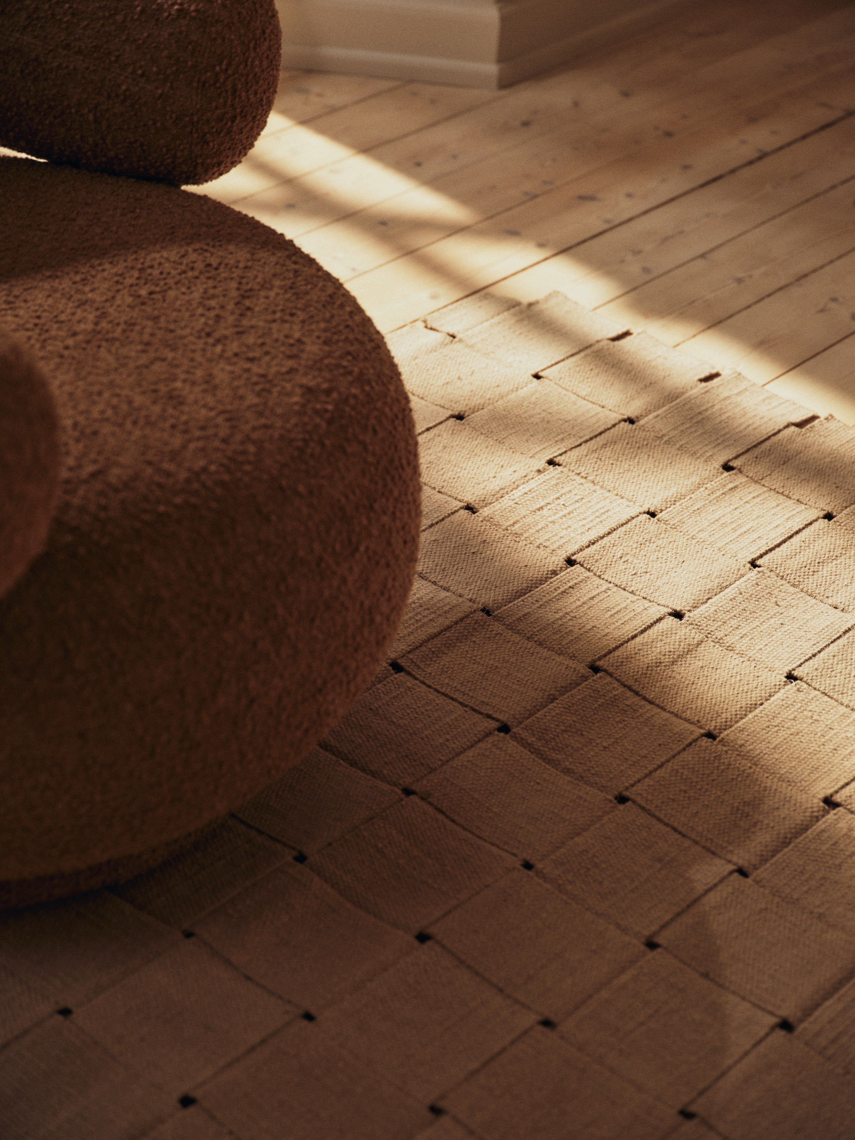 Křeslo RICO PICCOLO LOUNGE hnědá boucle