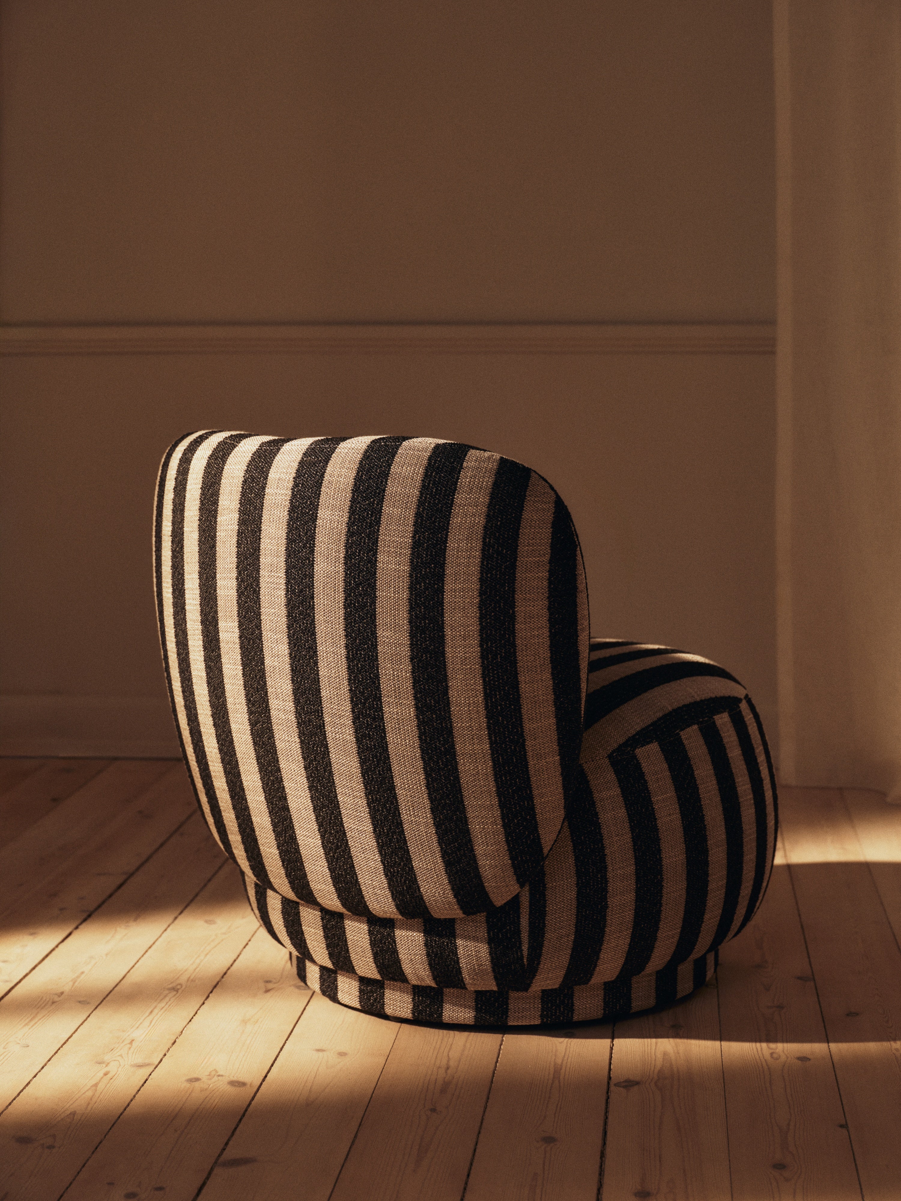 Křeslo RICO PICCOLO Louisiana černé s pískovým