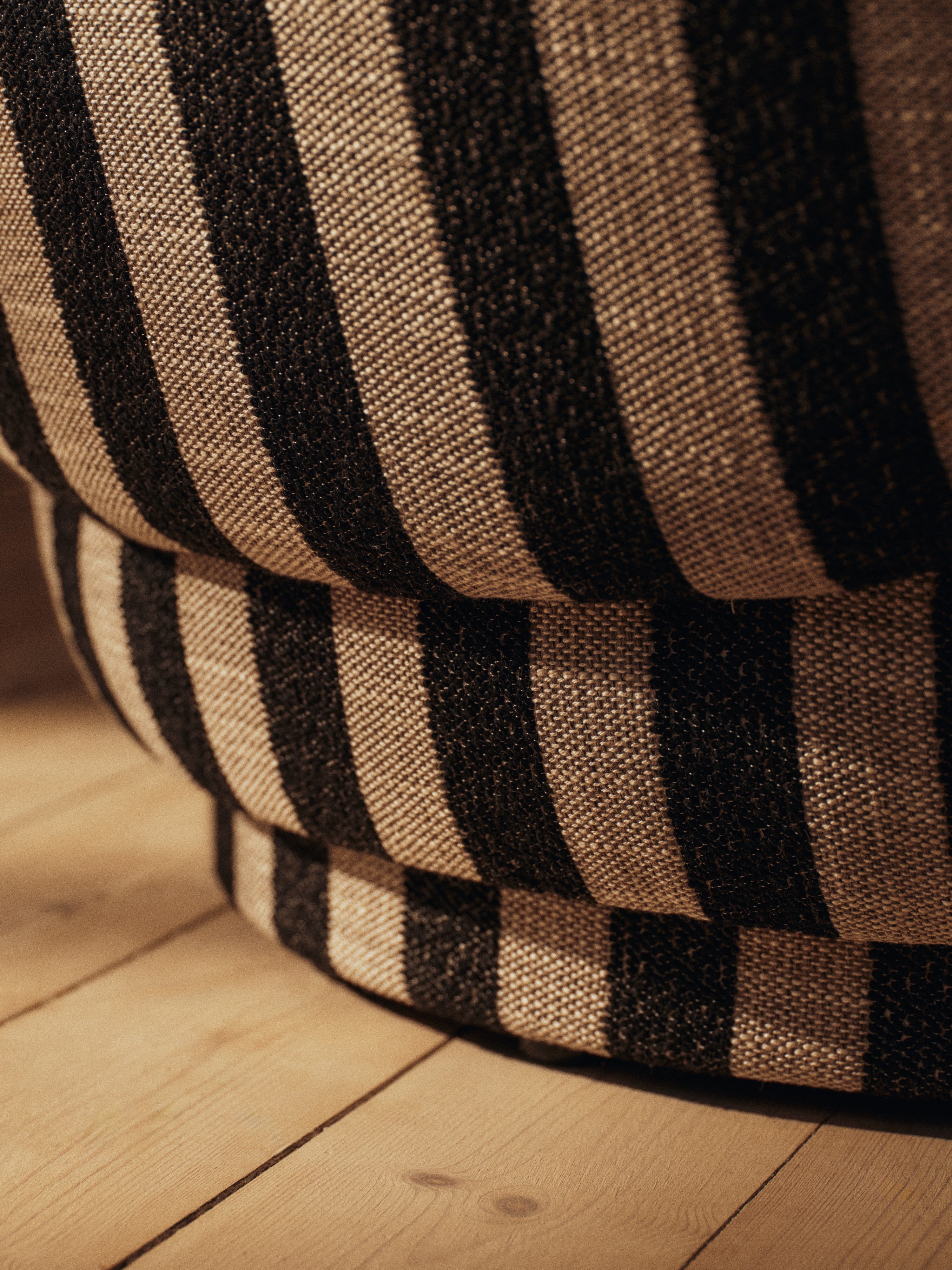 Křeslo RICO PICCOLO Louisiana černé s pískovým