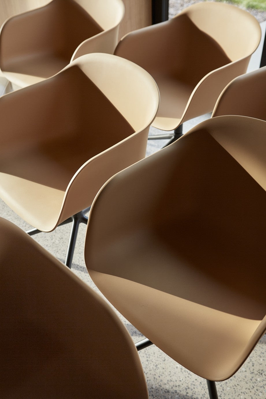 FIBER Swivel Chair with Armrests in Ochre