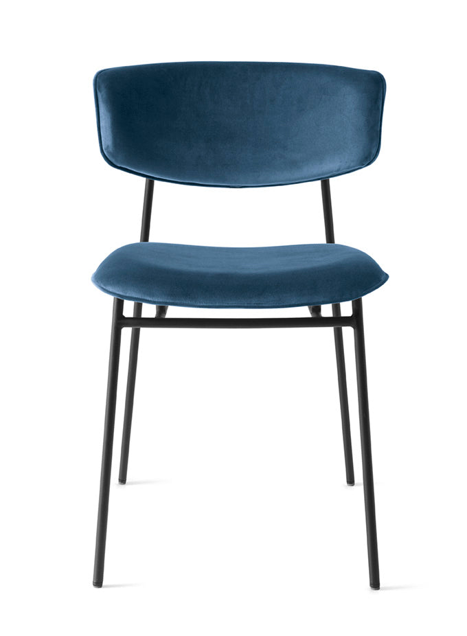 Čalouněné křeslo FIFTIES s černým podstavcem