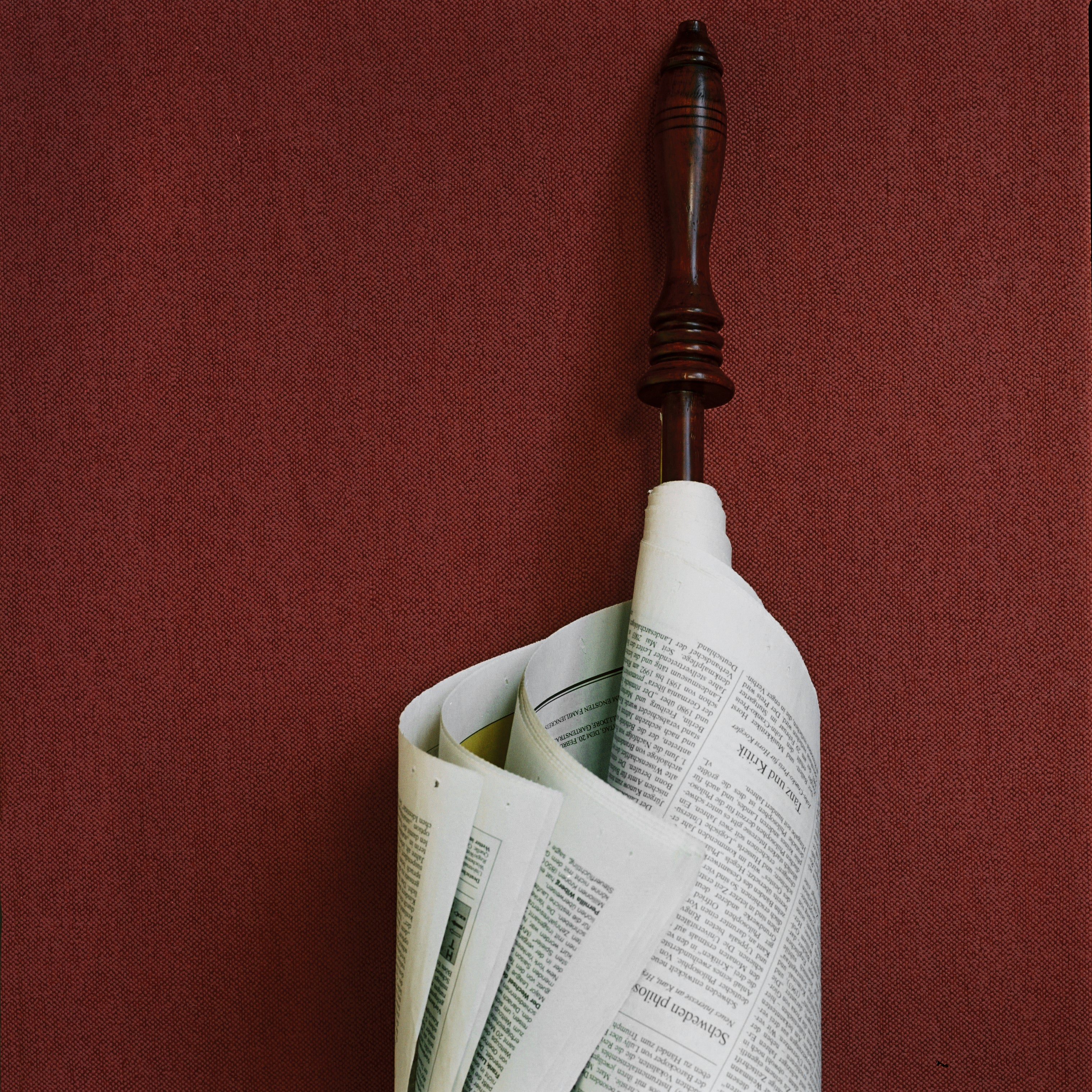 Tapeta se strukturou napodobující plátno LIN burgundová