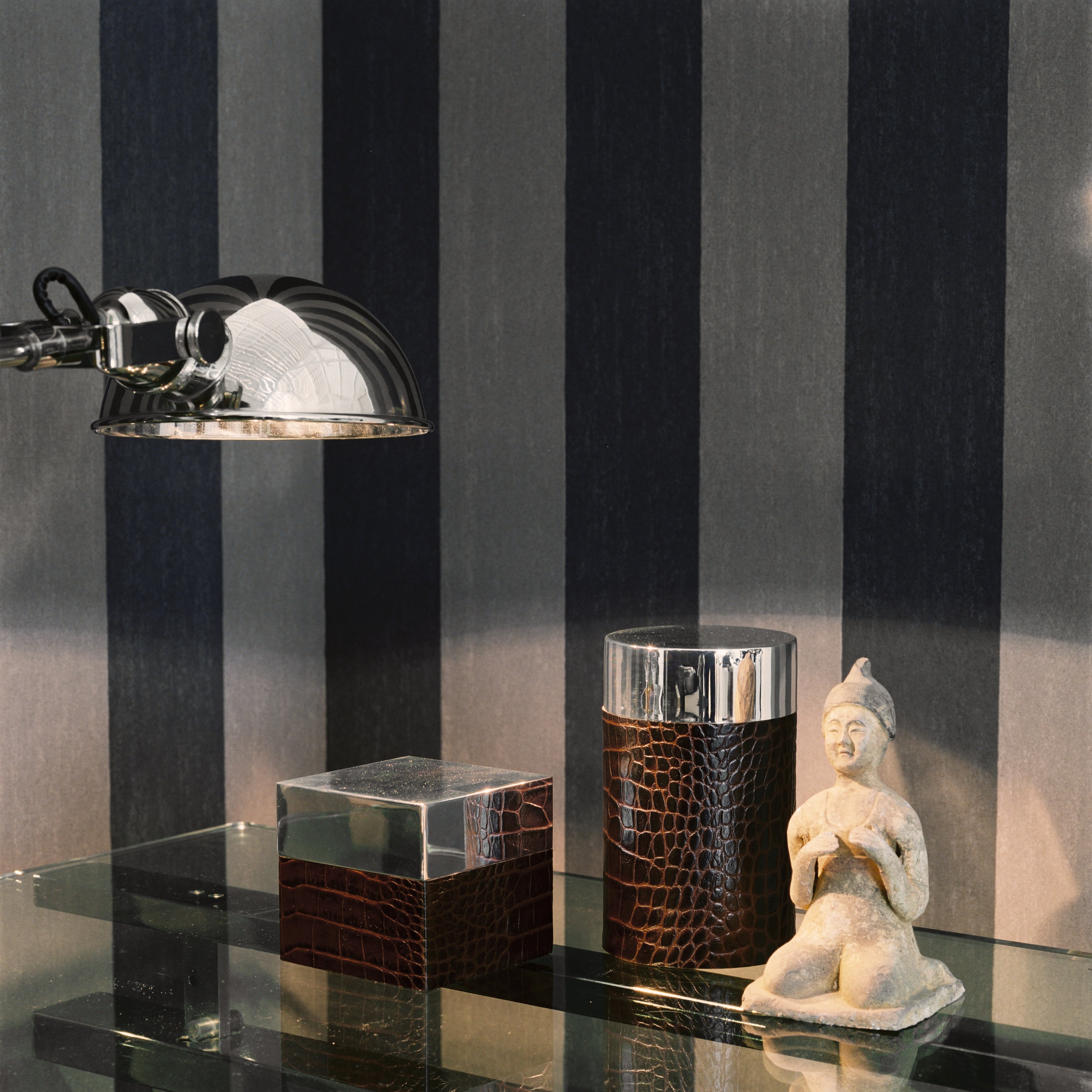 Structural wallpaper imitating canvas with a striped pattern STRIPE red