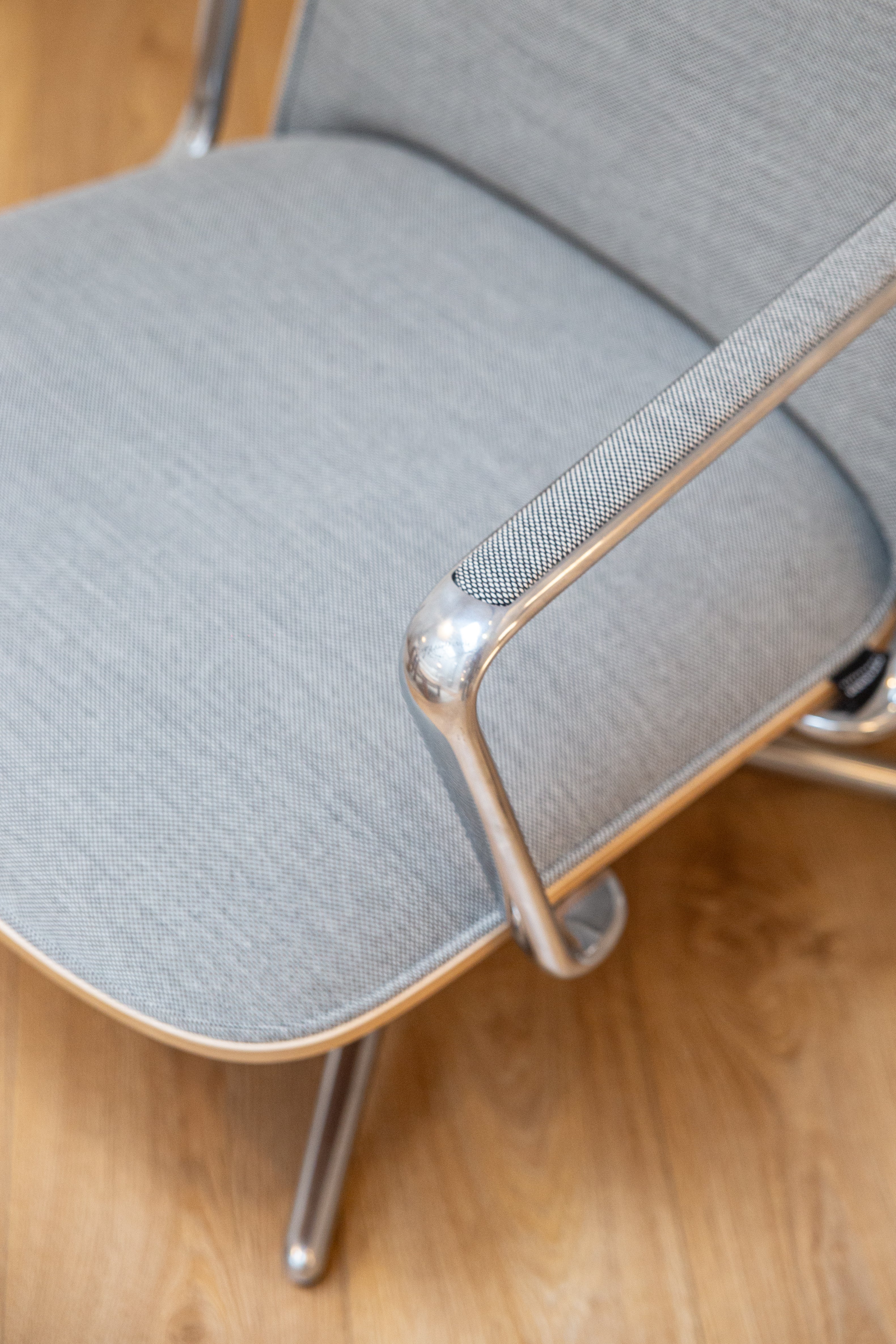 Fotel PAD HIGH SWIVEL s hliníkovou základnou - poekspozicní