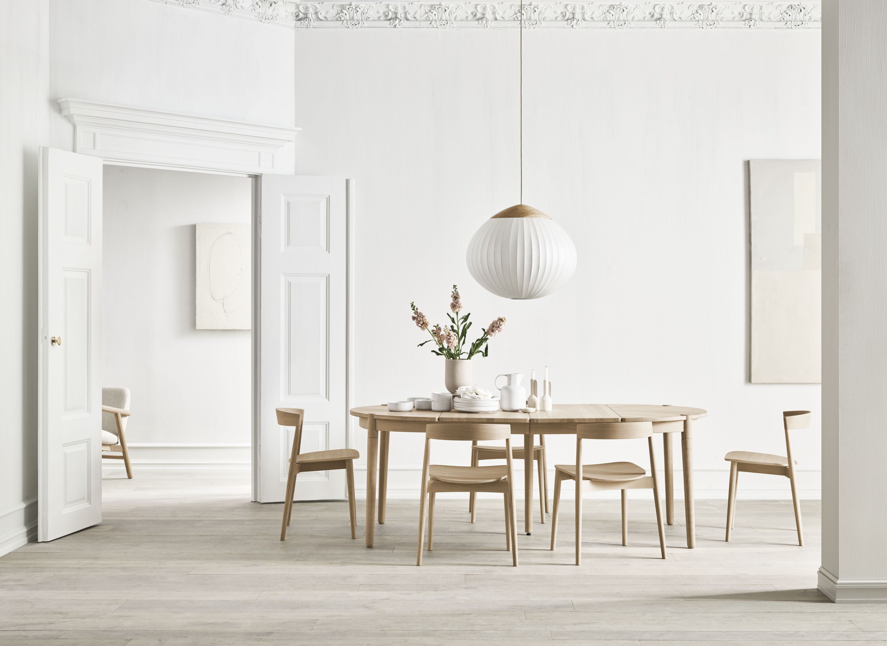 Kulatý rozkládací stůl FUSION černé dubové dřevo