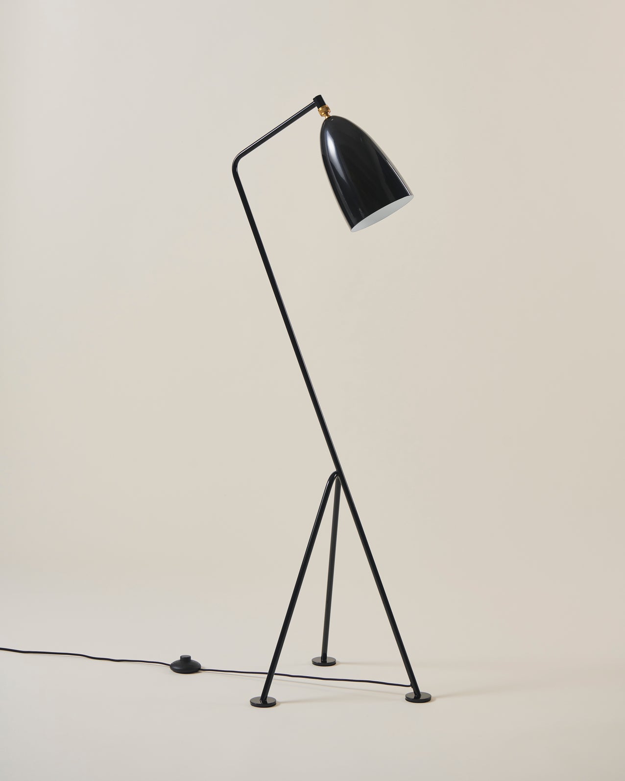 GRÄSHOPPA black matte tripod floor lamp