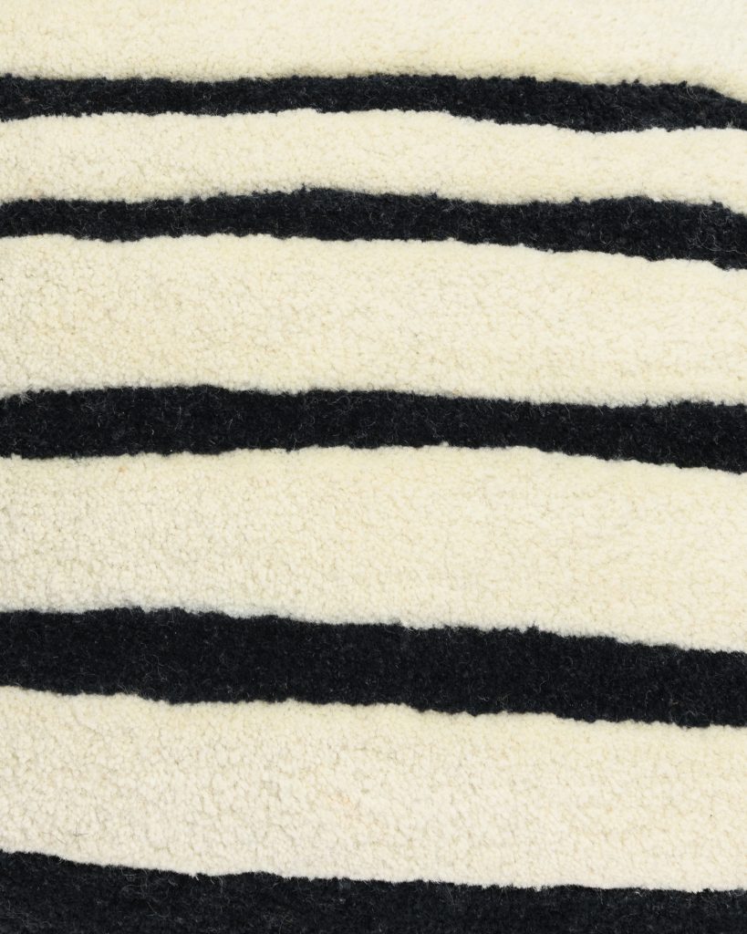 Poduszka dekoracyjna BONBON złamana biel z czarnym