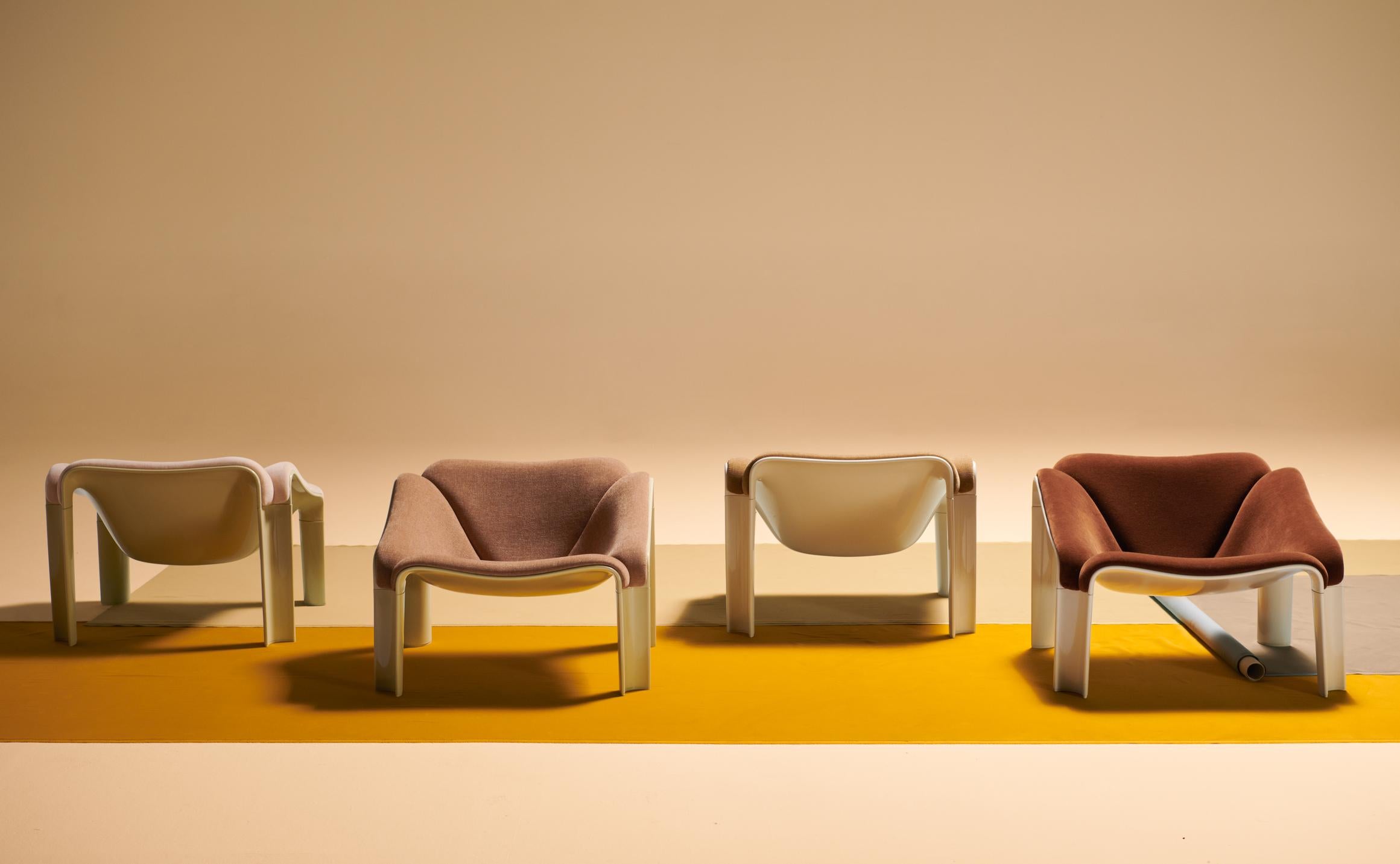 F300 Armchair in White with Cream Base