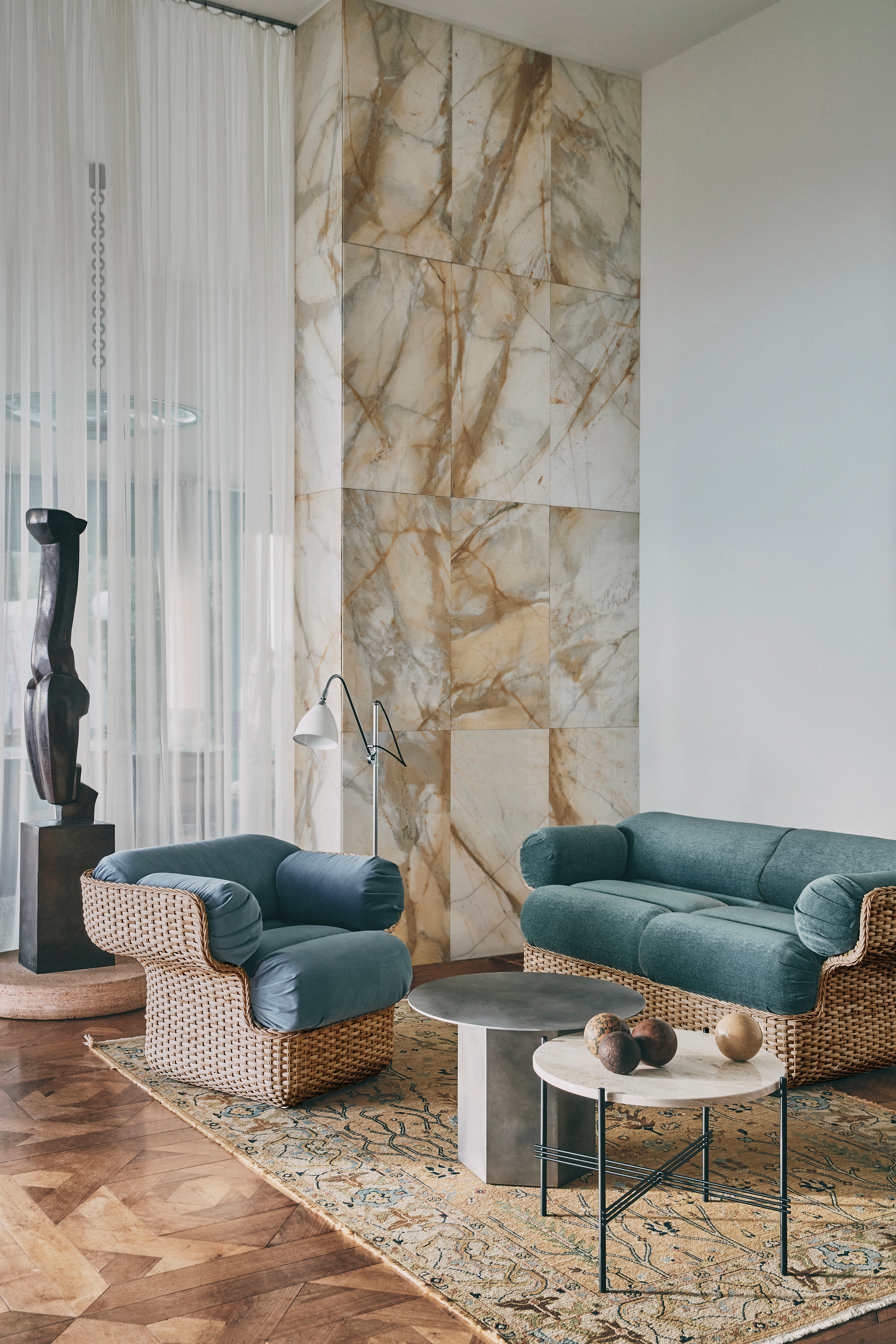 Křeslo BASKET modré s ratanem