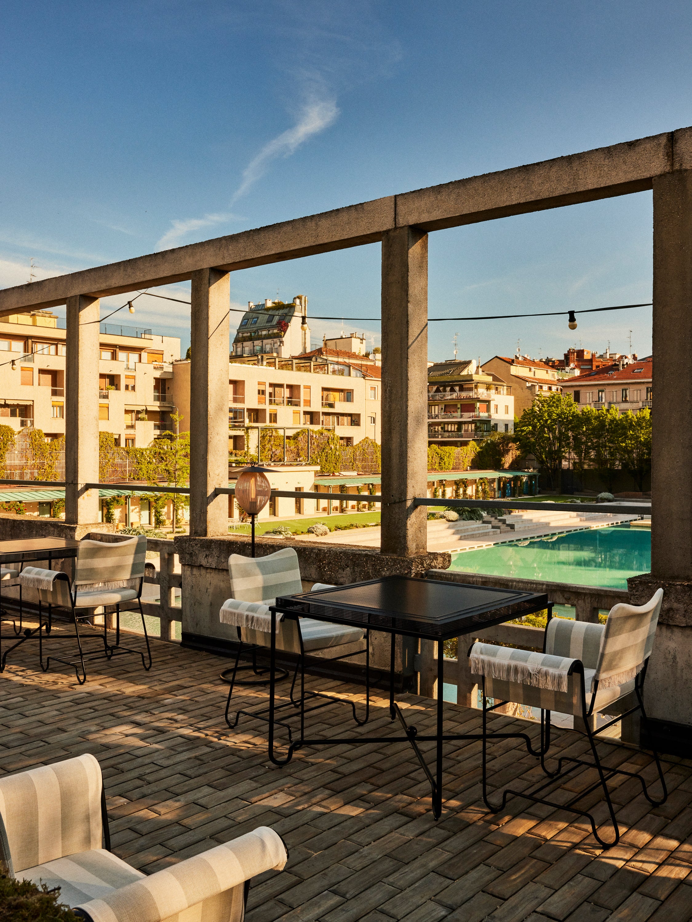 Venkovní stojací lampa SATELLITE bílá