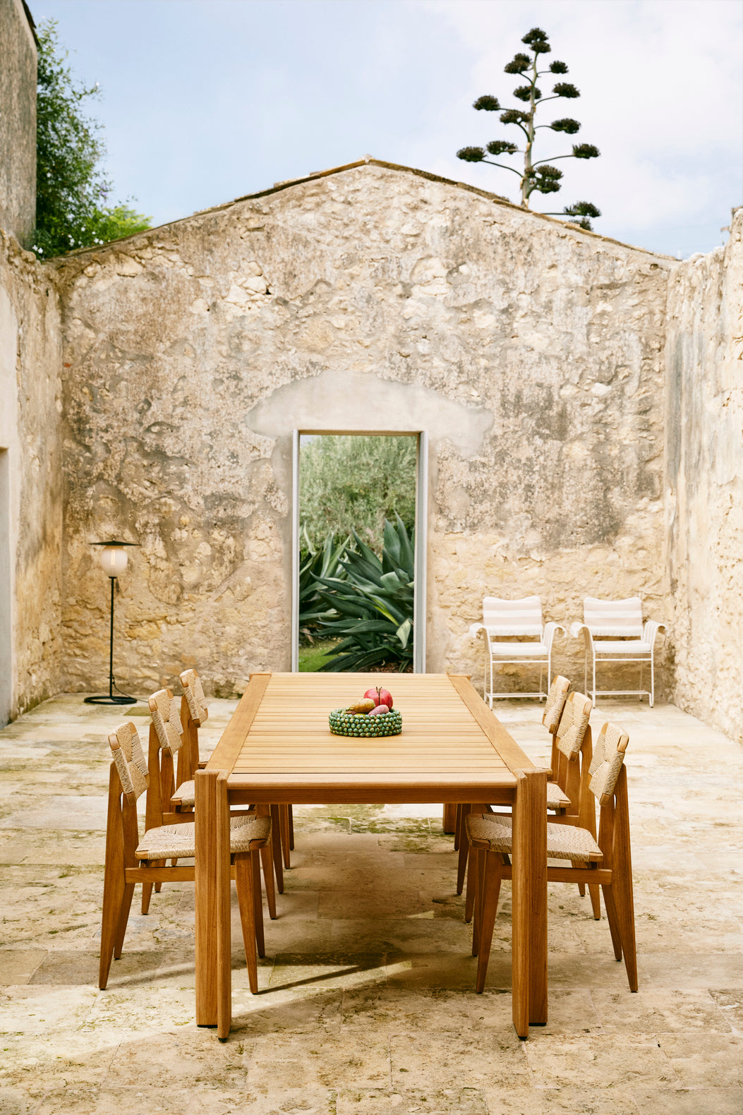 Zahradní stůl ATMOSFERA teakové dřevo