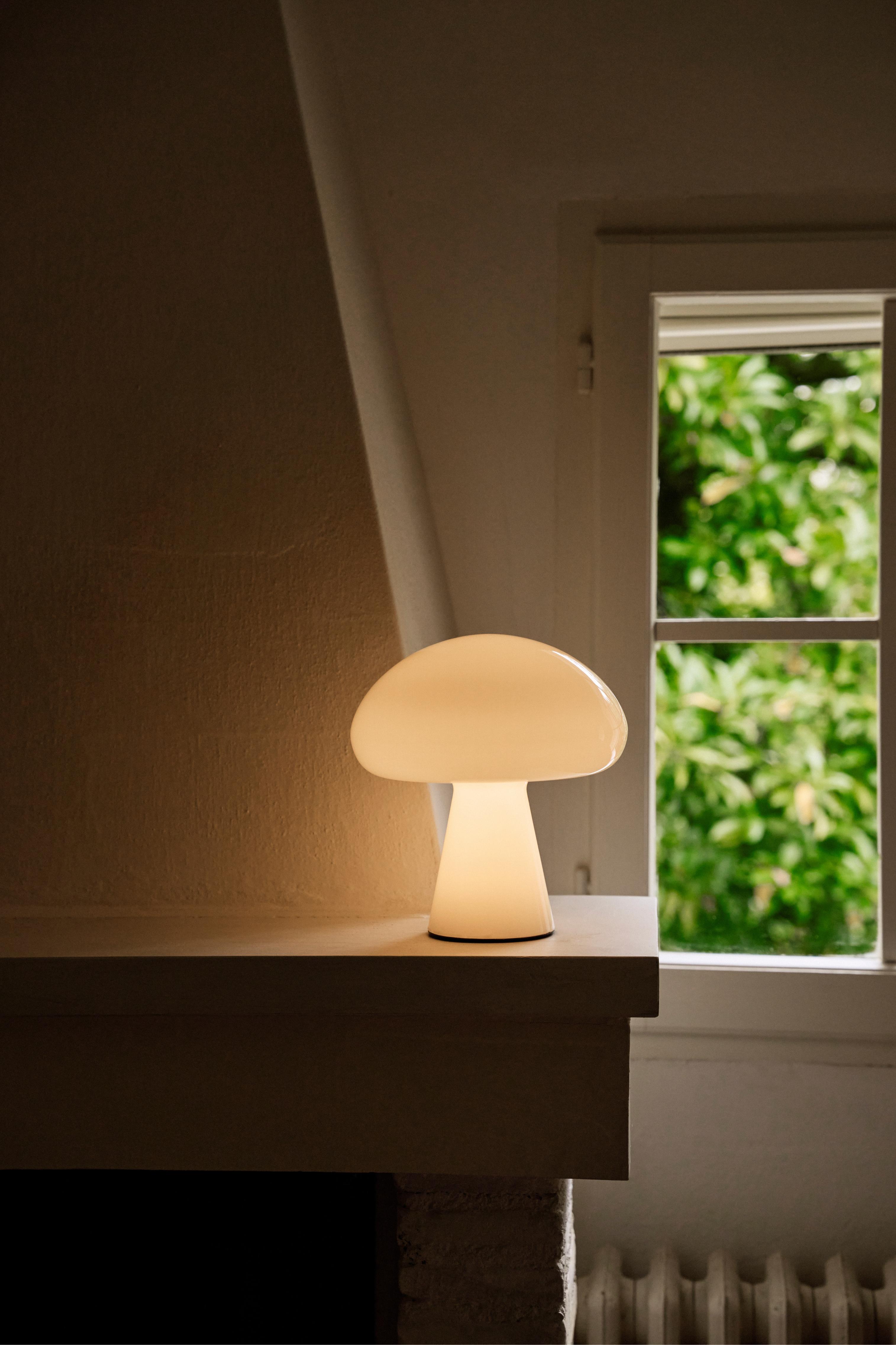 Přenosná lampa OBELLO máslově žlutá