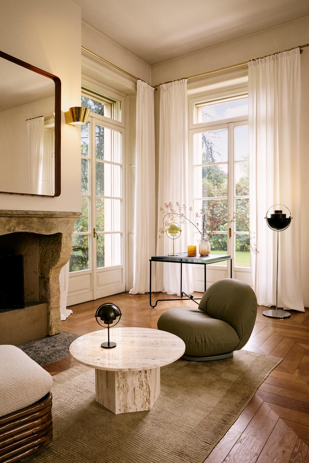 Křeslo PACHA čalouněné s černým podstavcem