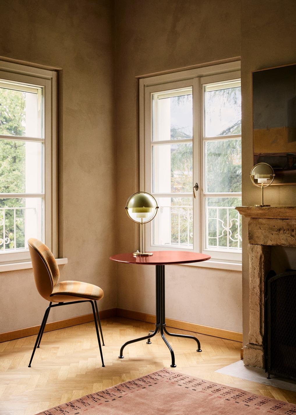 Stolní lampa MULTI-LITE s chromovým podstavcem a bílým stínidlem